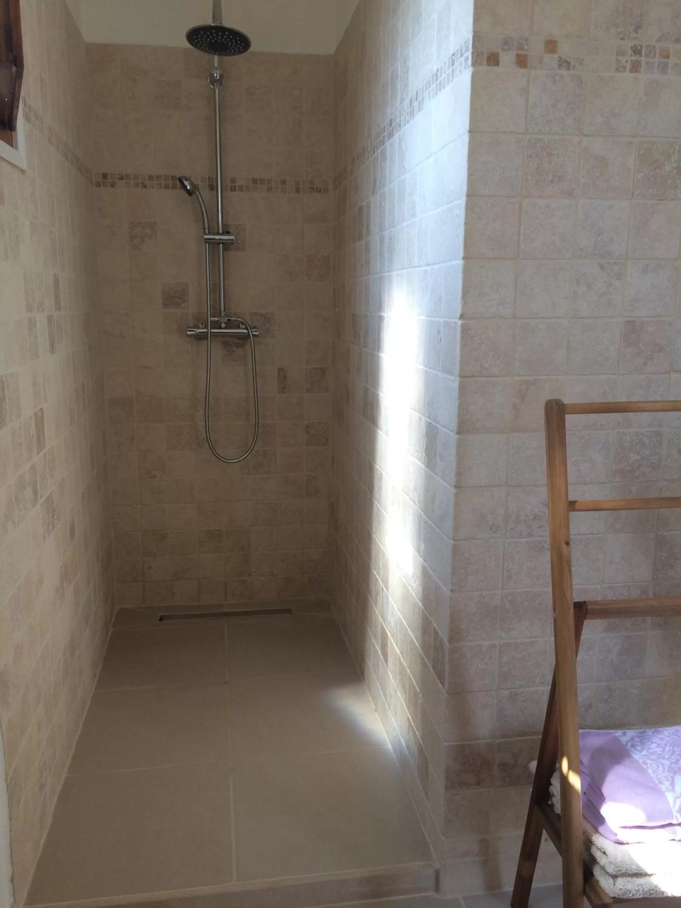 Bathroom in La Perle des Montagnes - Bed and breakfast - Chambre d hôte