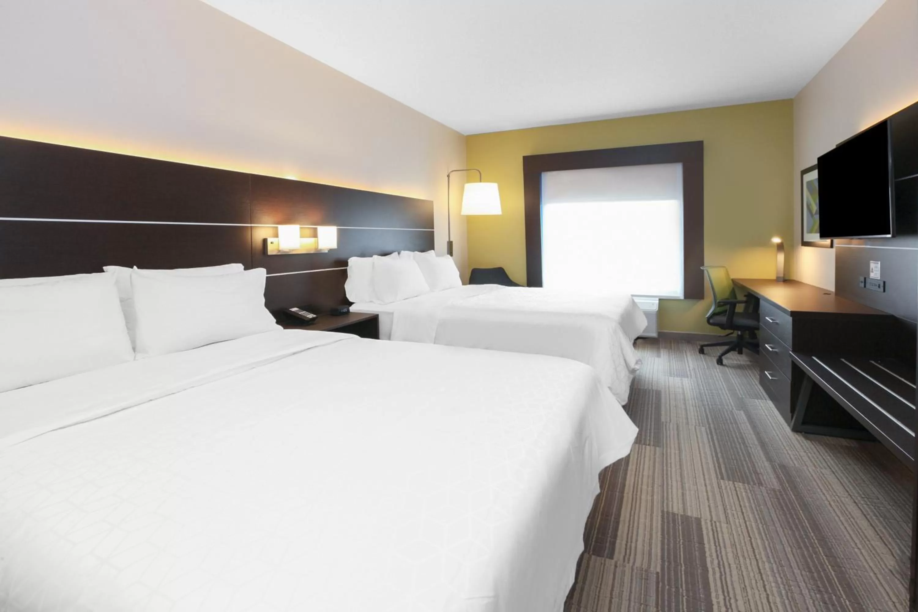 Photo of the whole room, Bed in Holiday Inn Express Hotel & Suites Woodhaven by IHG