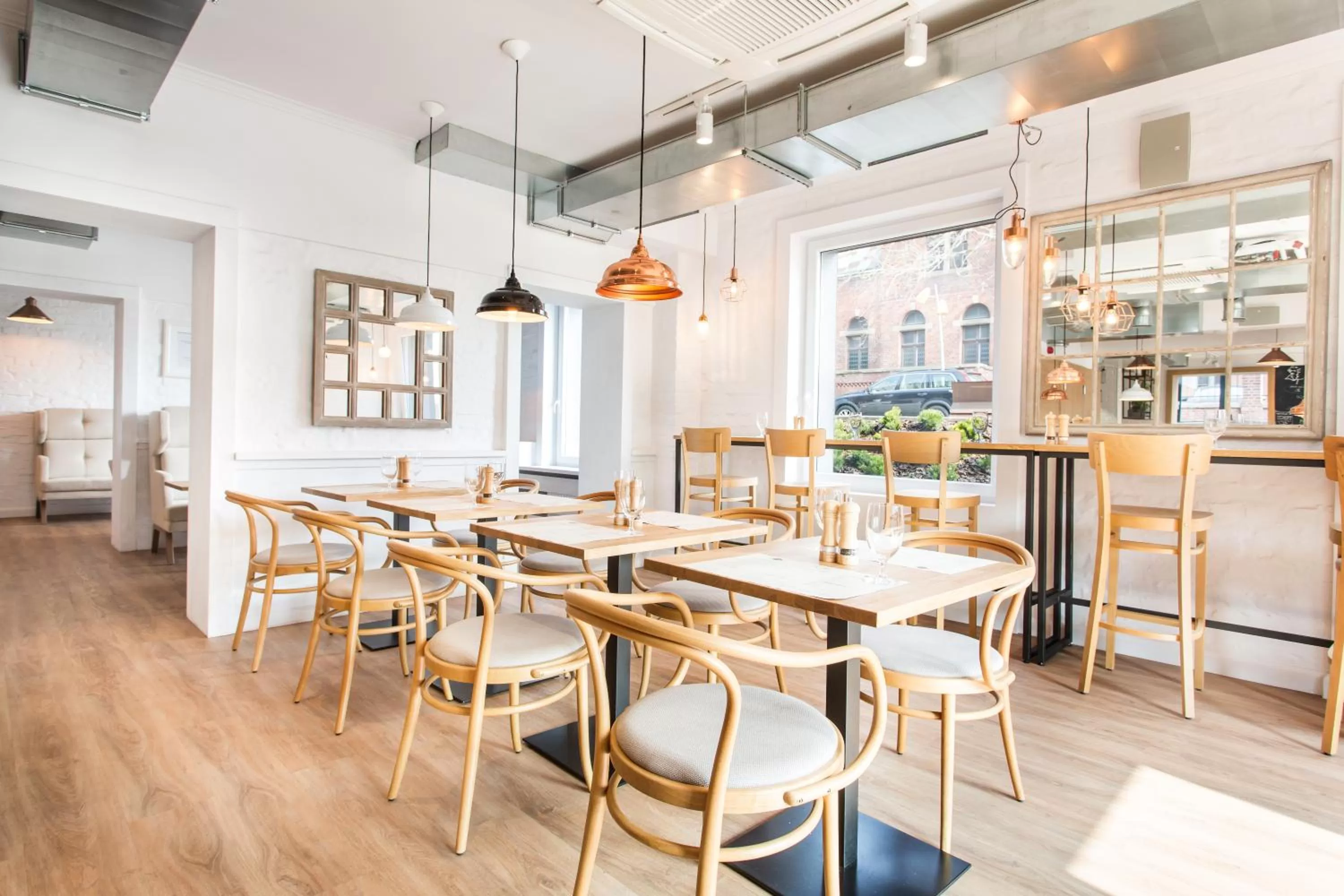 Restaurant/places to eat in Smart Hotel