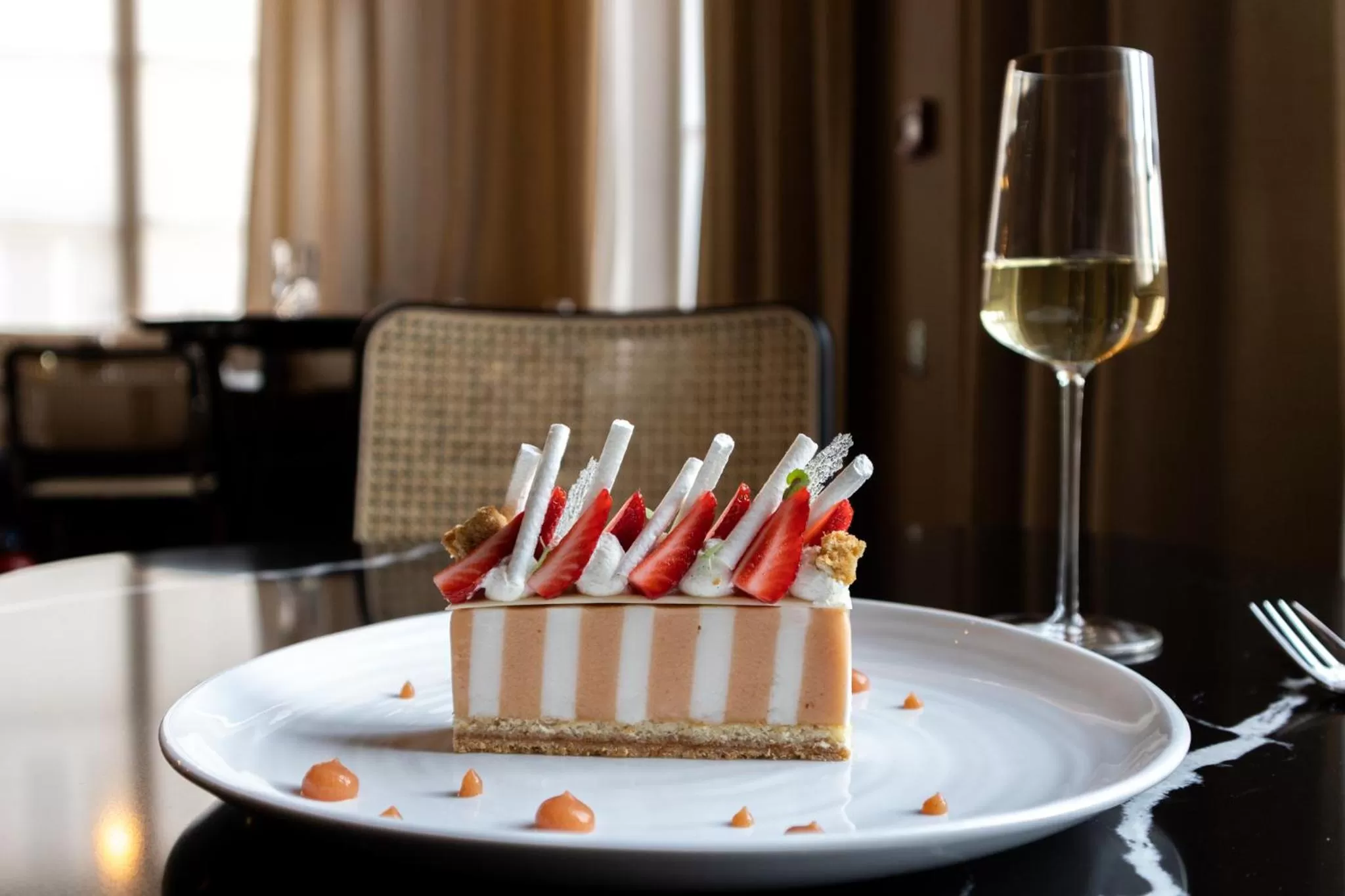 Restaurant/places to eat in Hôtel LÉONOR the place to live