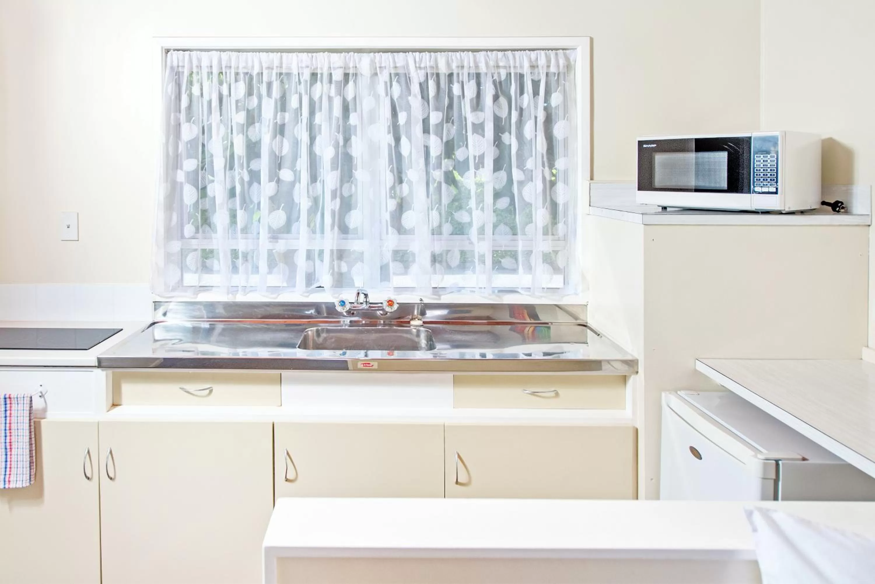 Kitchen or kitchenette in Tourist Court Motel