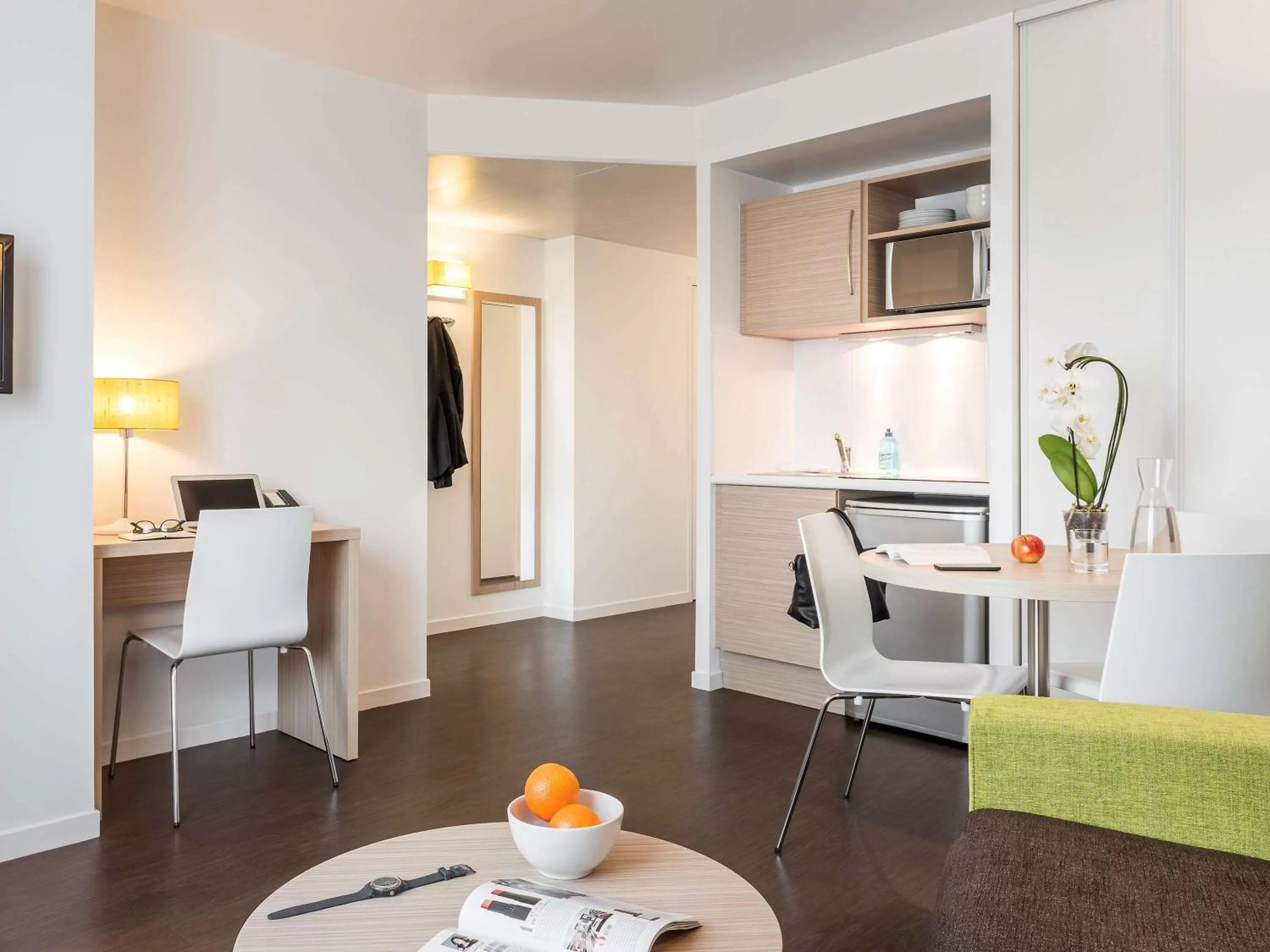Kitchen or kitchenette in Aparthotel Adagio Access Paris Reuilly