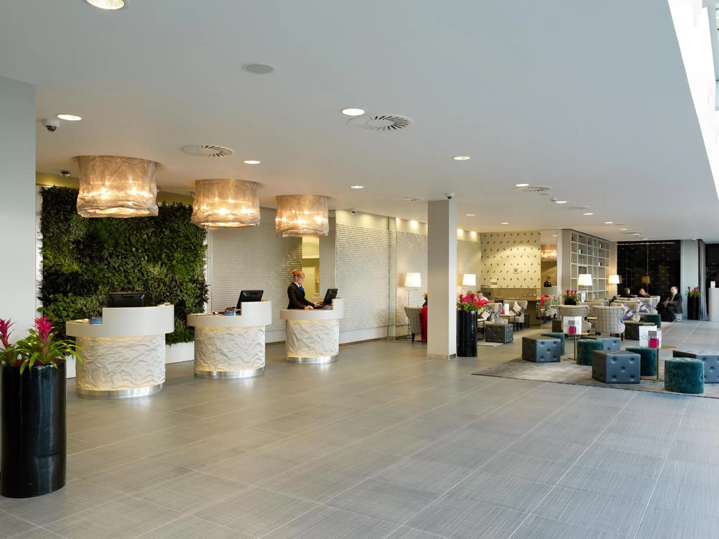 Lobby or reception in Radisson Blu Hotel East Midlands Airport