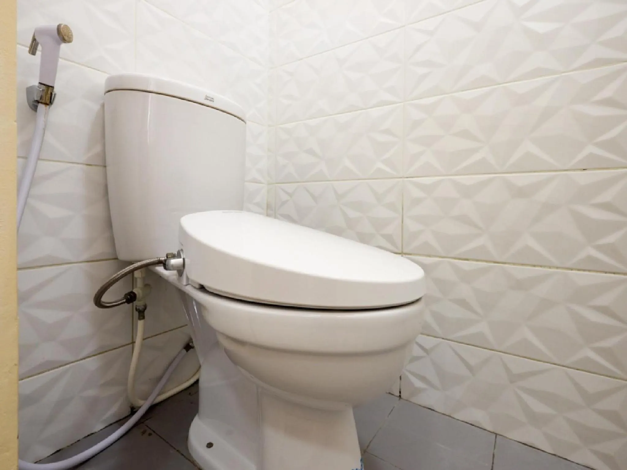 Bathroom in RedDoorz Plus near Paragon Mall Semarang