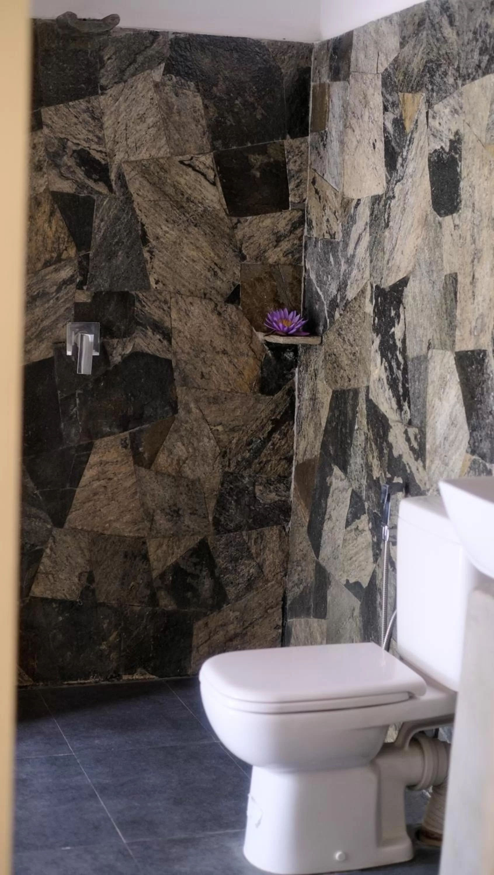 Bathroom in Evergreen Hotel Dambulla