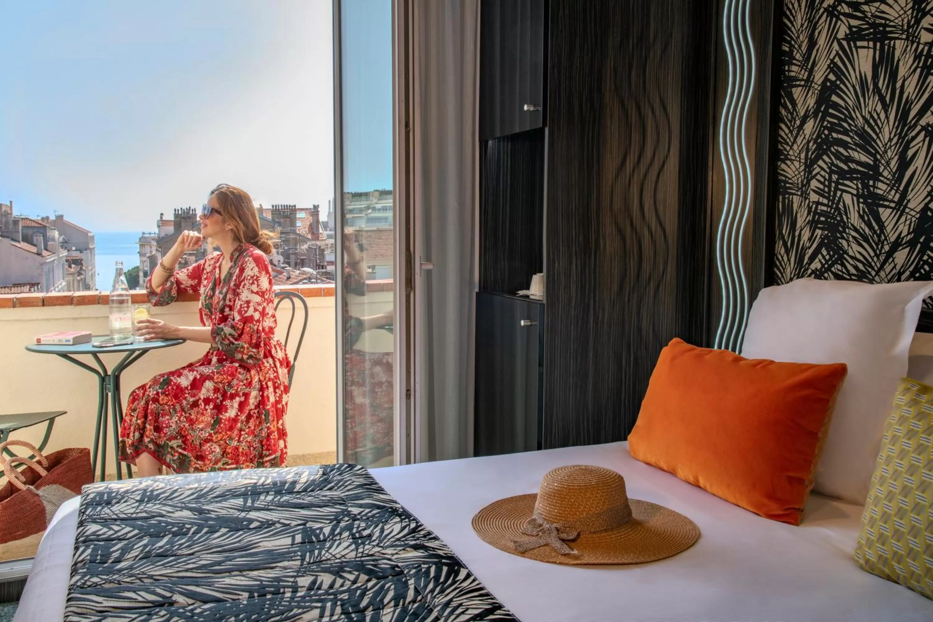 People, Bed in BW Premier Collection Mondial