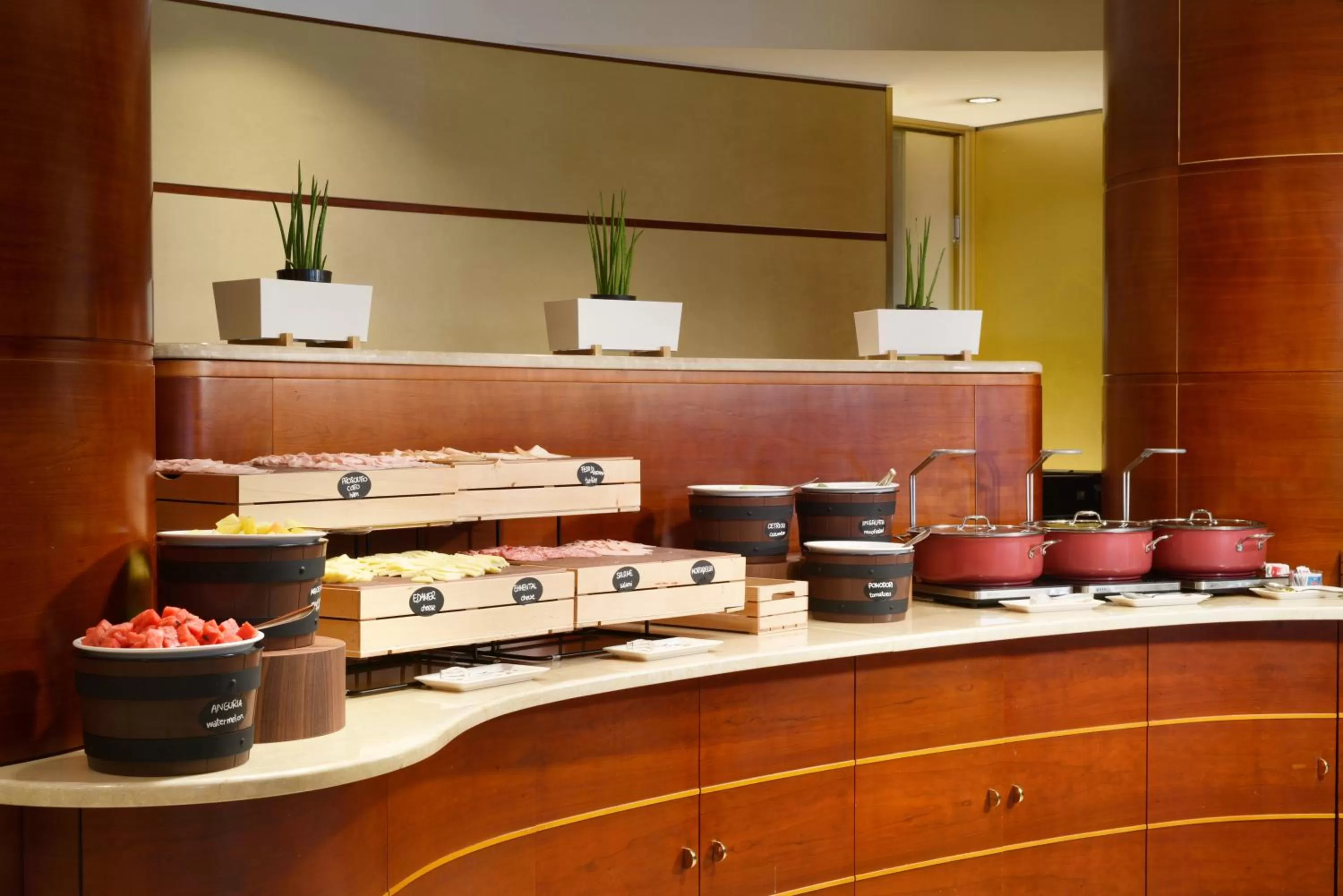 Restaurant/places to eat in UNA Hotels Cusani Milano