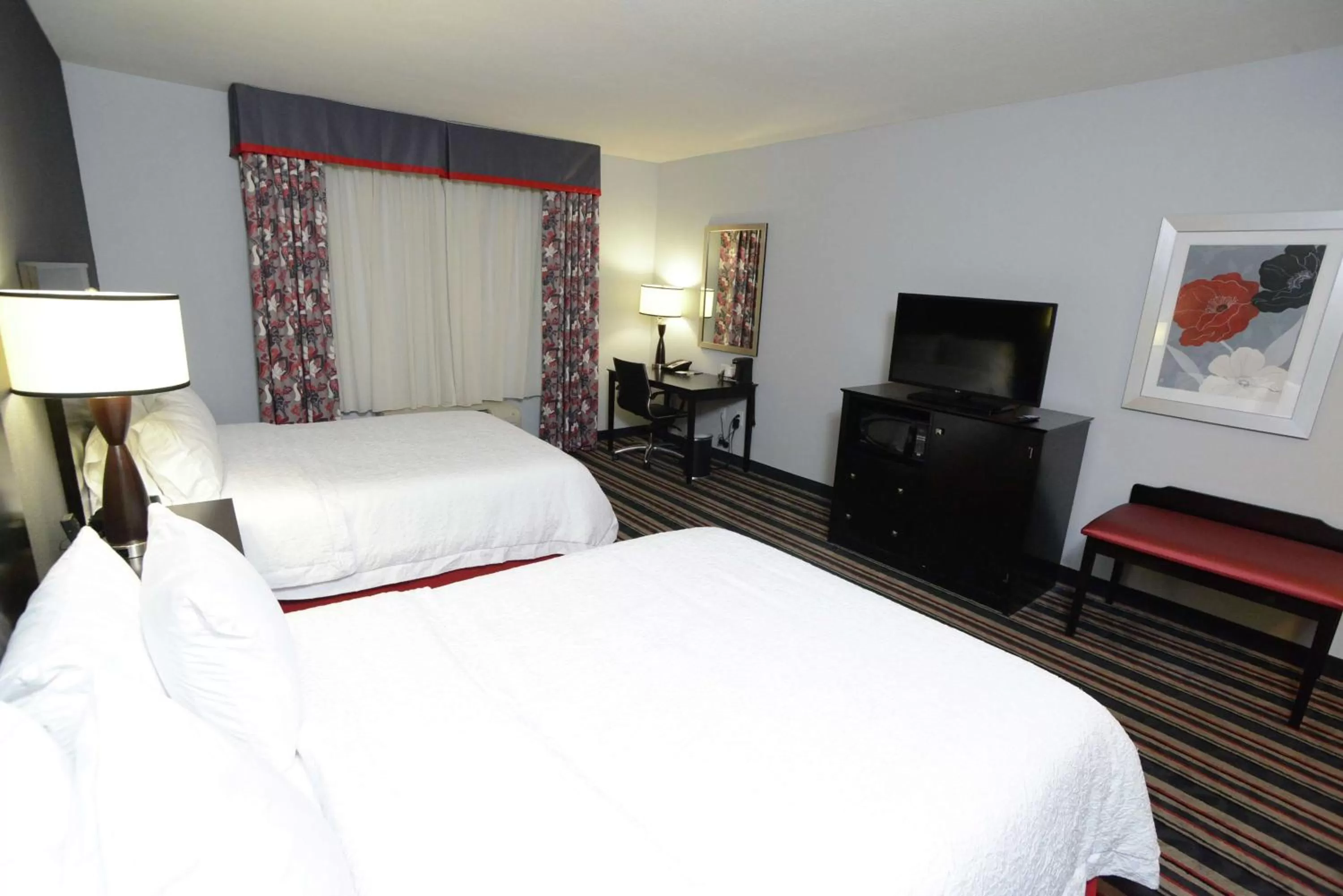 Bedroom, Bed in Hampton Inn & Suites Albany at Albany Mall
