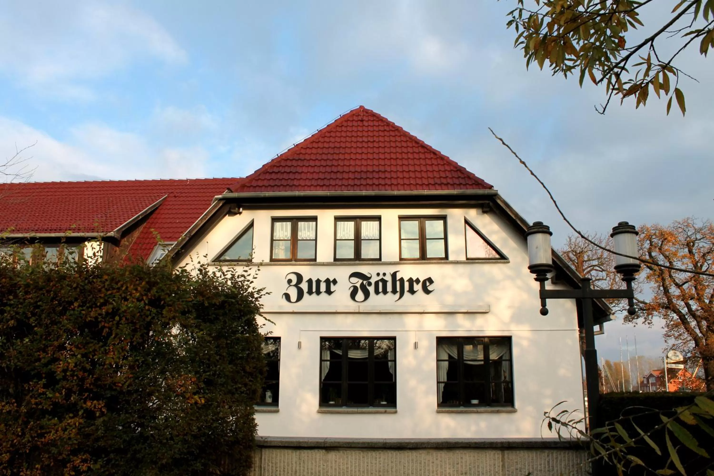 Facade/entrance, Property Building in Gasthaus Zur Fähre