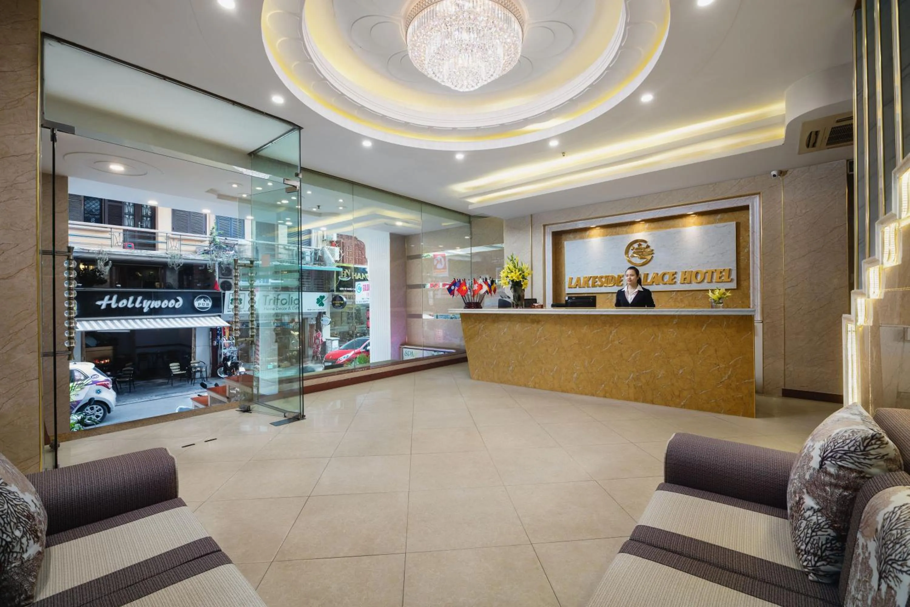 Lobby or reception in Lakeside Palace Hotel