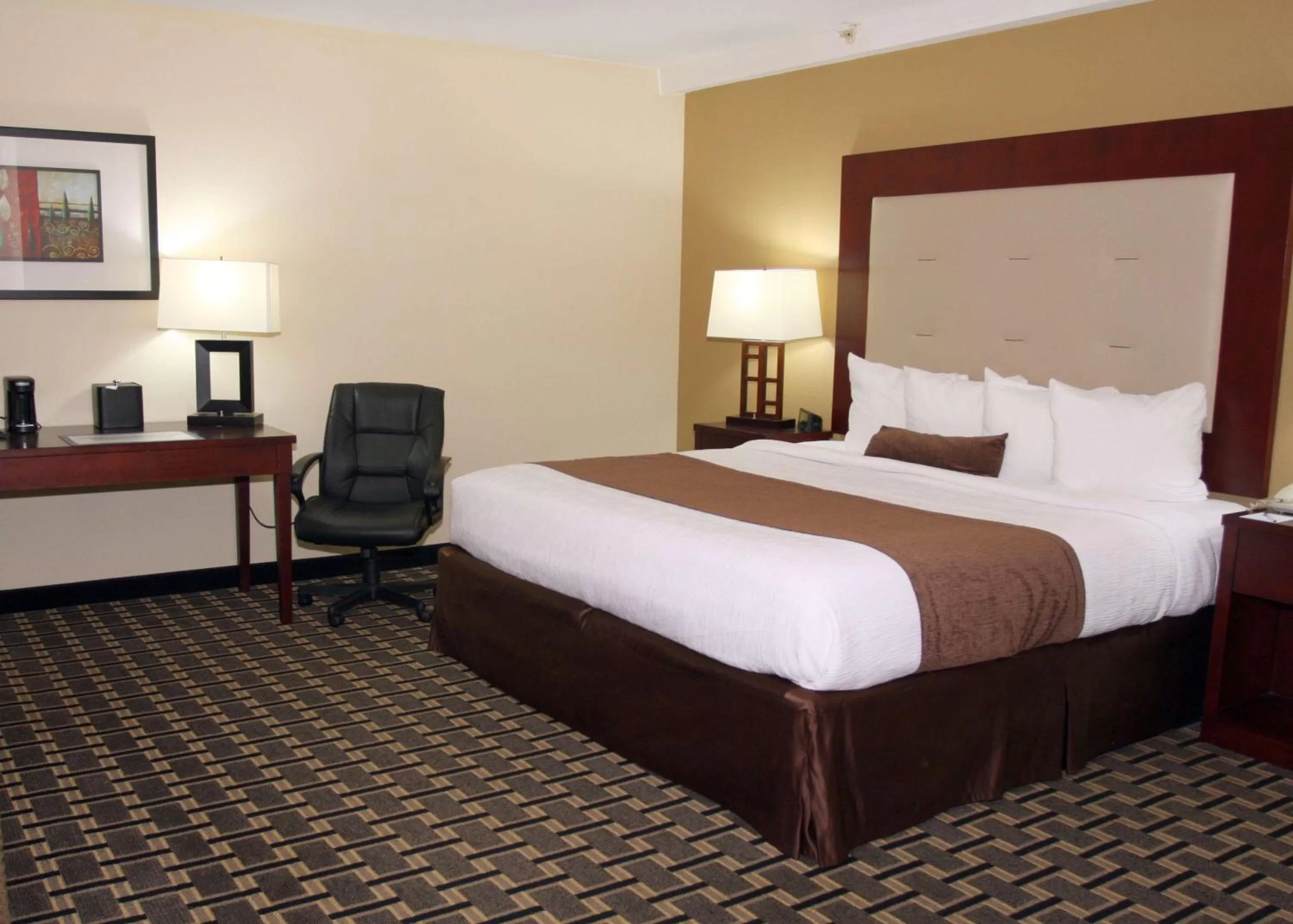 Queen Room with Roll-in Shower - Disability Access - Non-smoking in Best Western Woodstock Inn