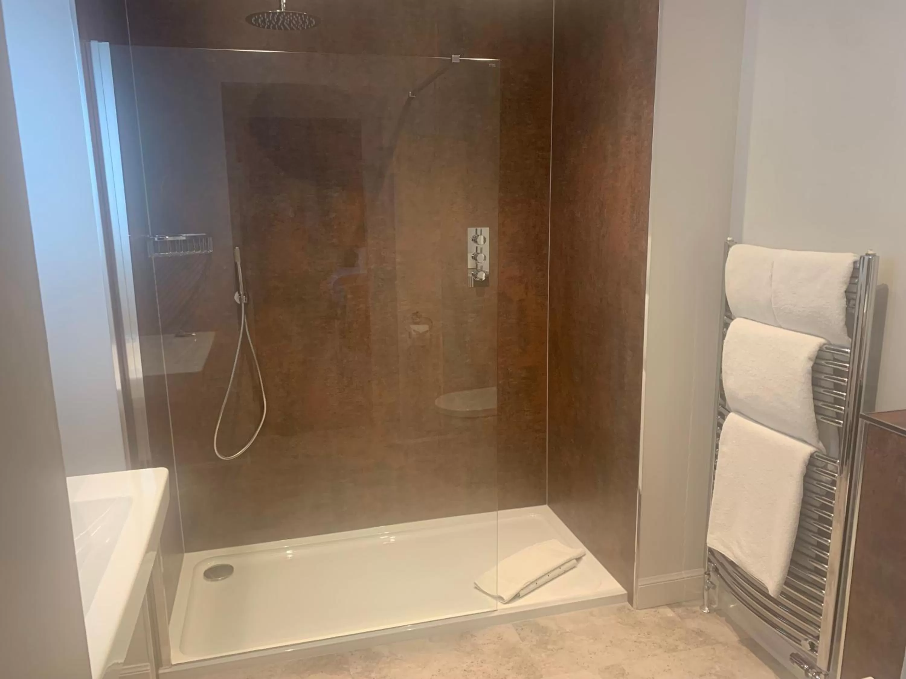 Shower in The Parklands Hotel