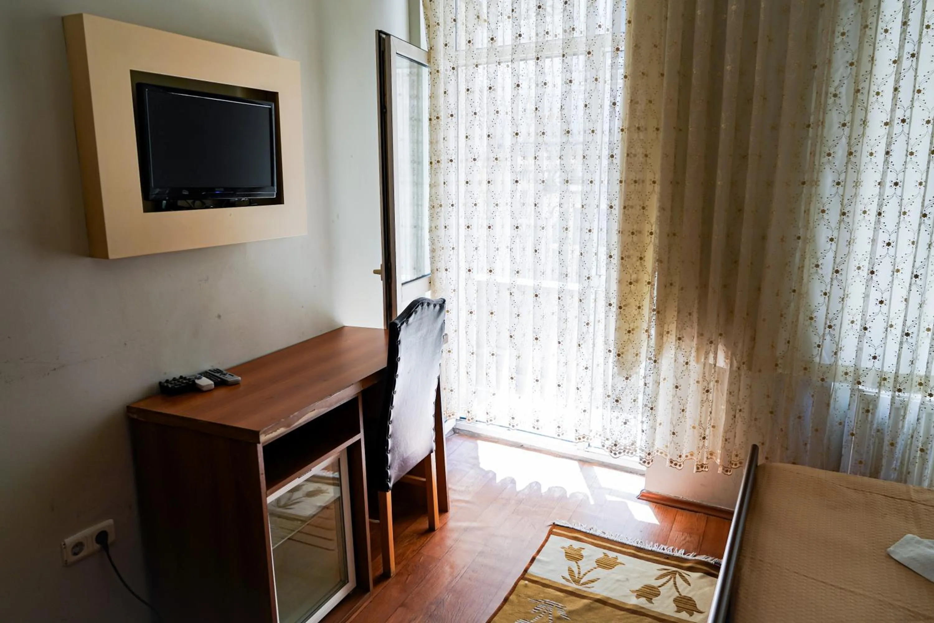 TV and multimedia, TV/Entertainment Center in Paradise Hotel