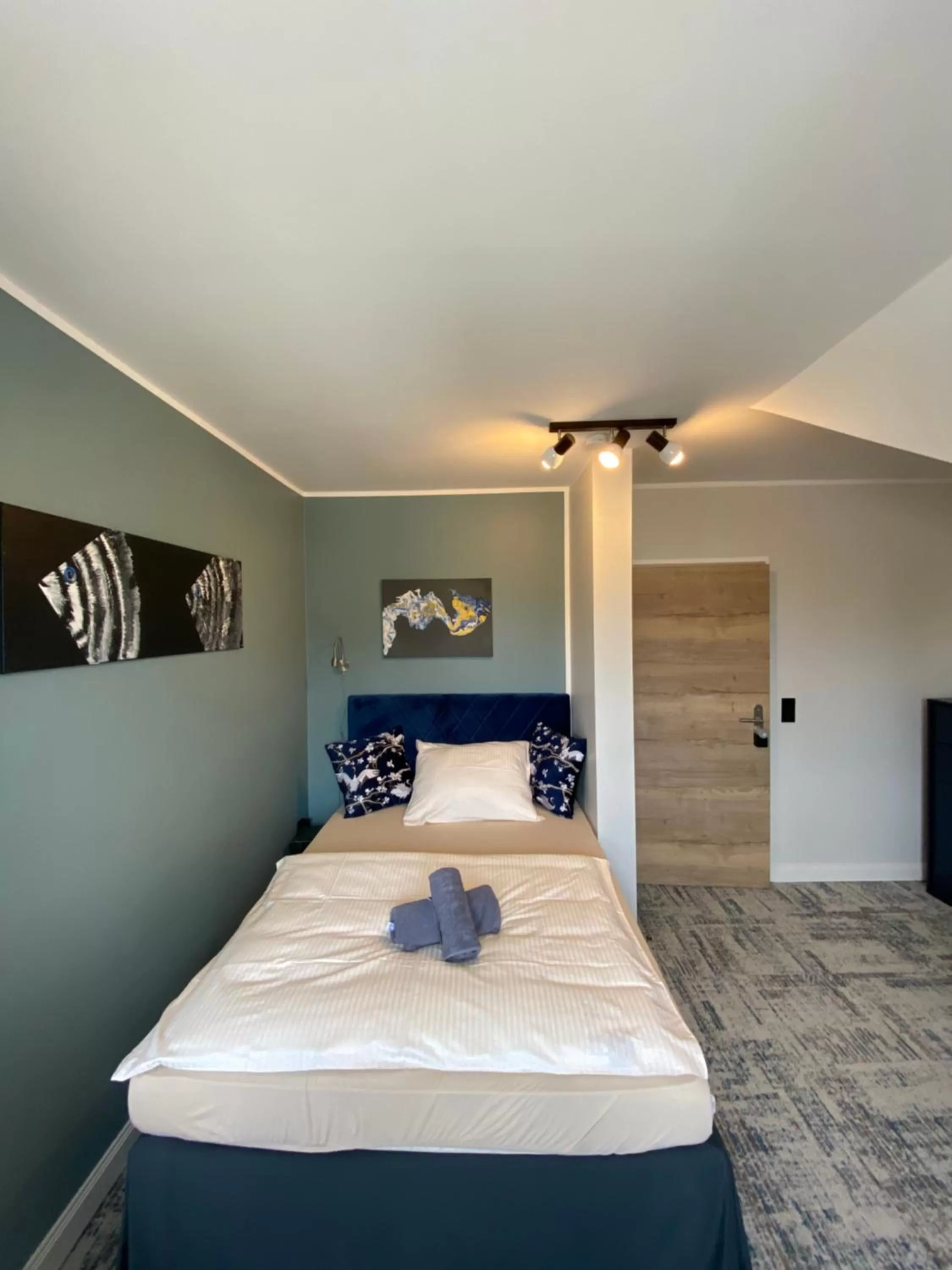 Bed in BESOTEL Mettmann