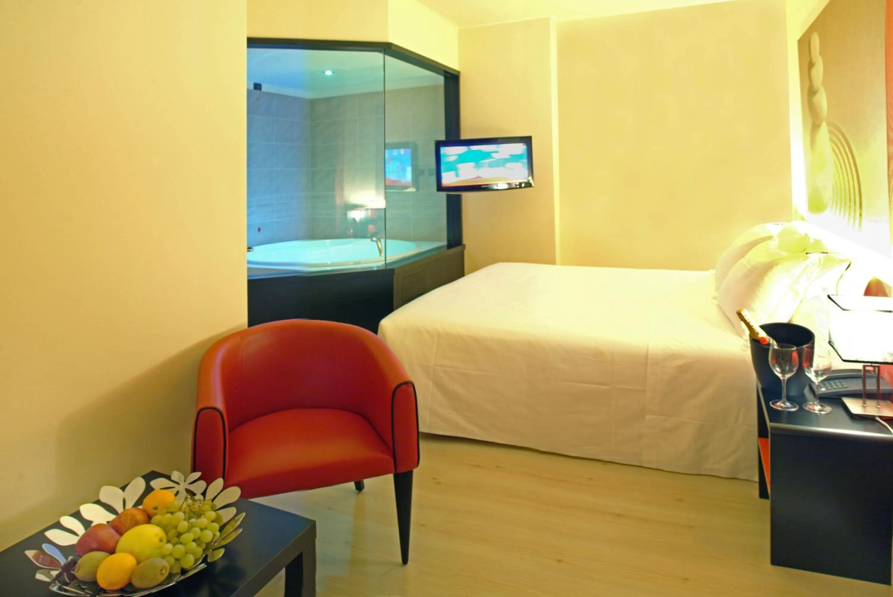 Bathroom, Bed in Amatì Design Green Hotel