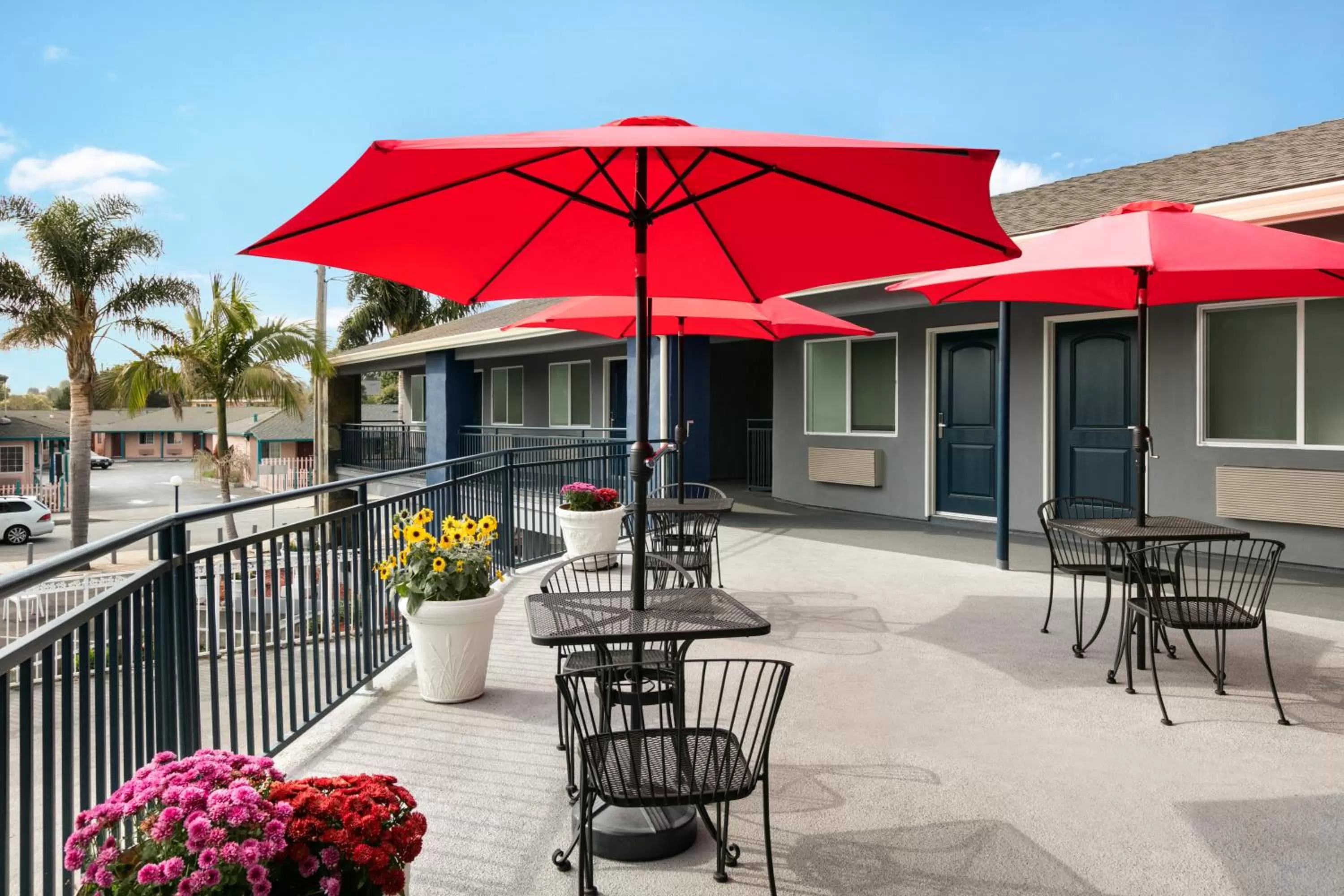 Patio in Torch Lite Inn at the Beach Boardwalk