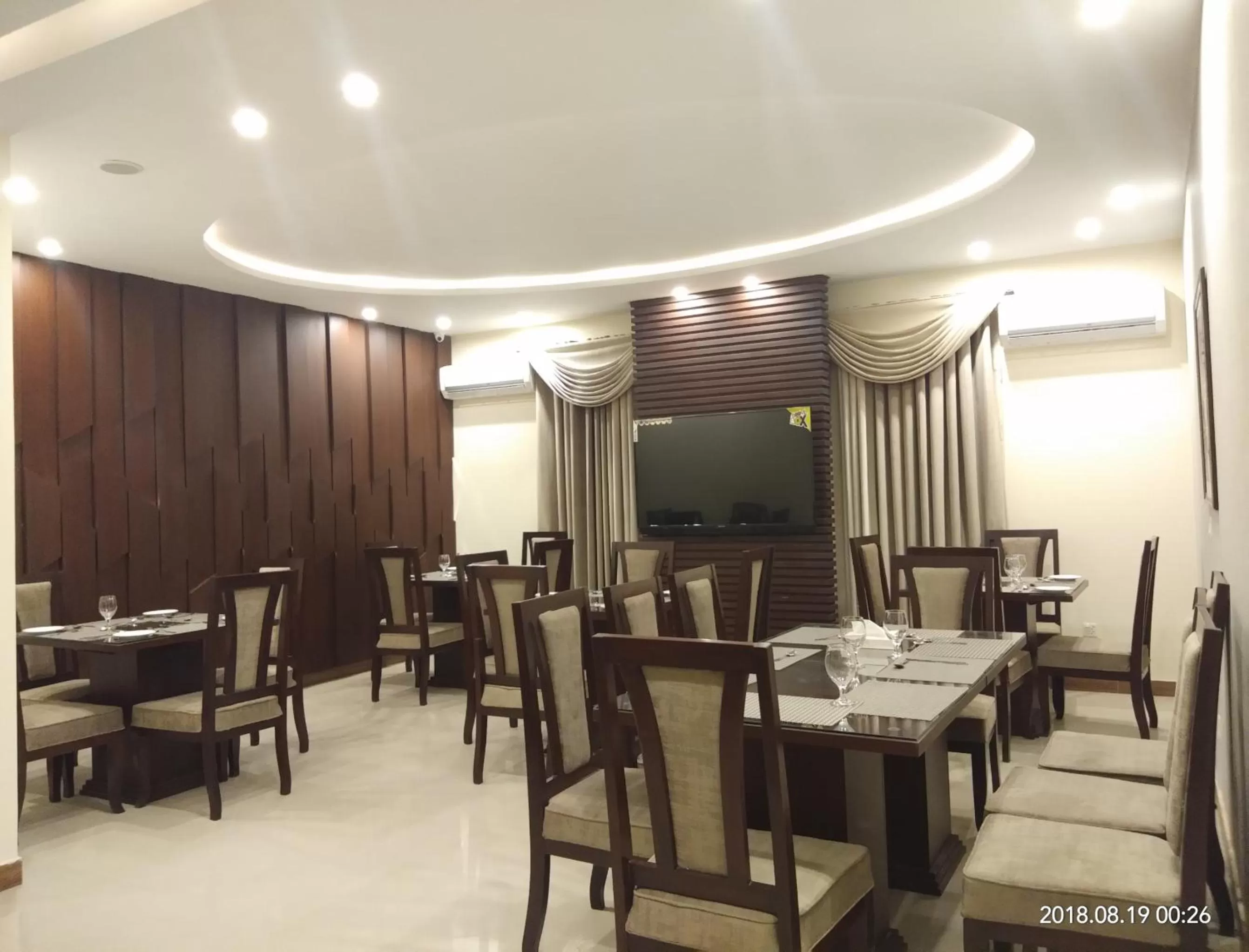 Restaurant/places to eat in S Chalet Multan