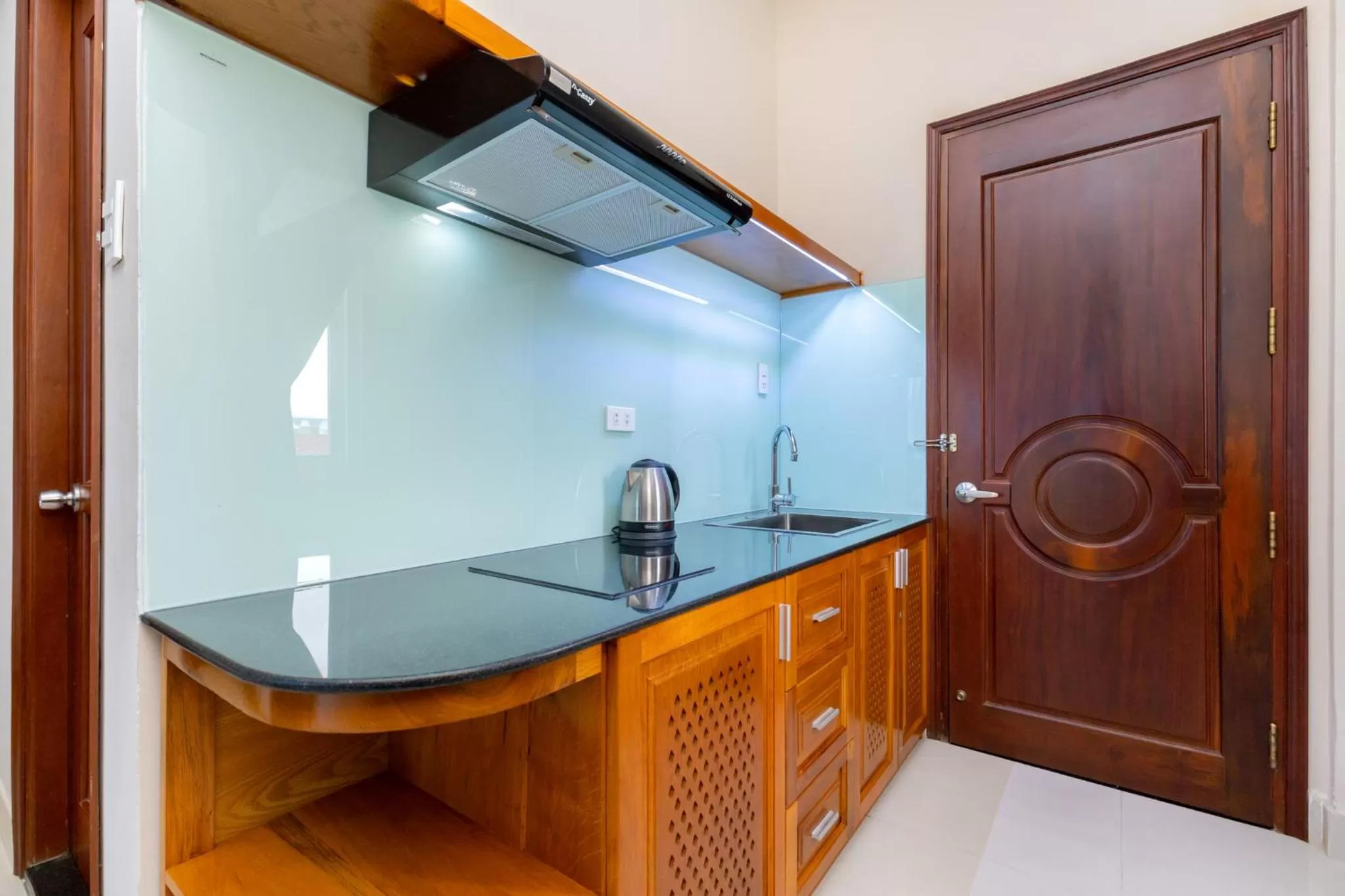 stove in Queen Garden Hotel & Apartment