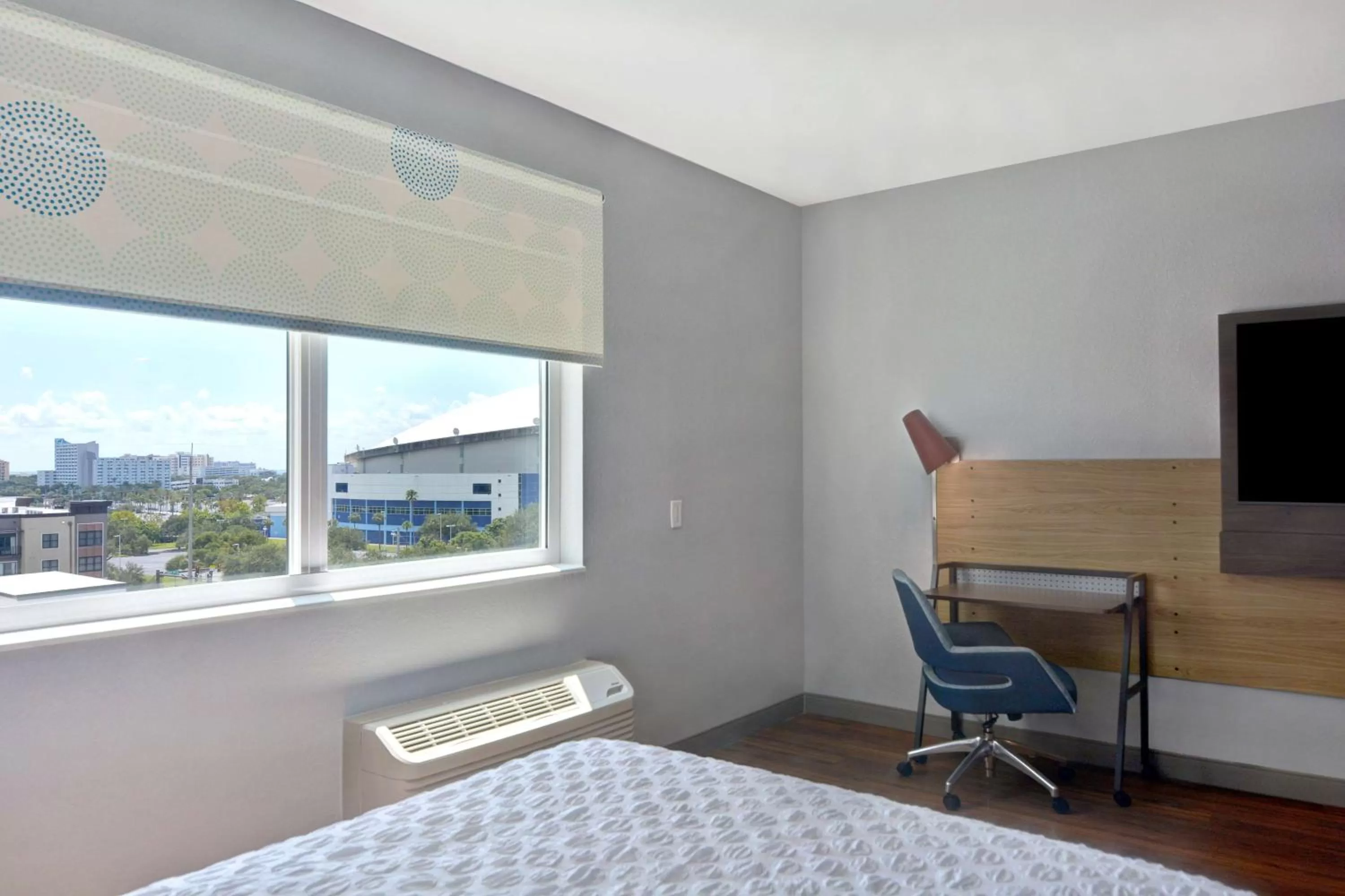 View (from property/room), Bed in Tru By Hilton St. Petersburg Downtown Central Ave