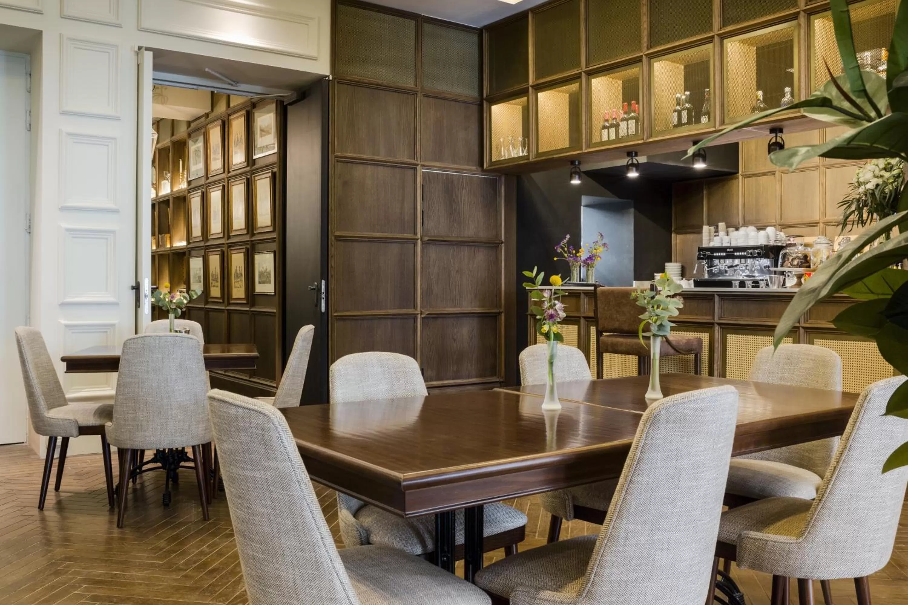 Restaurant/places to eat in ICON Wipton