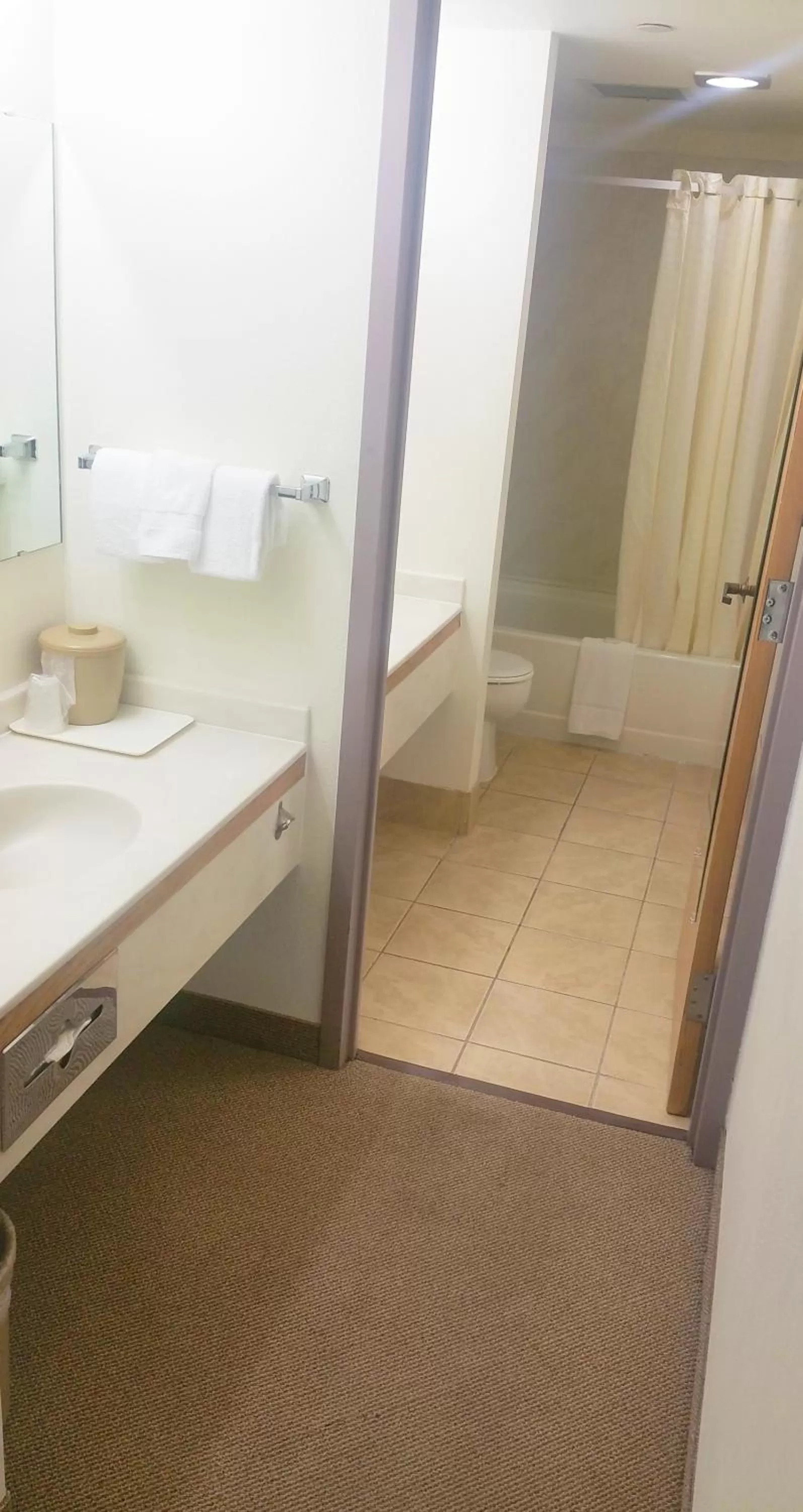 Bathroom, Bed in Alex Hotel and Suites