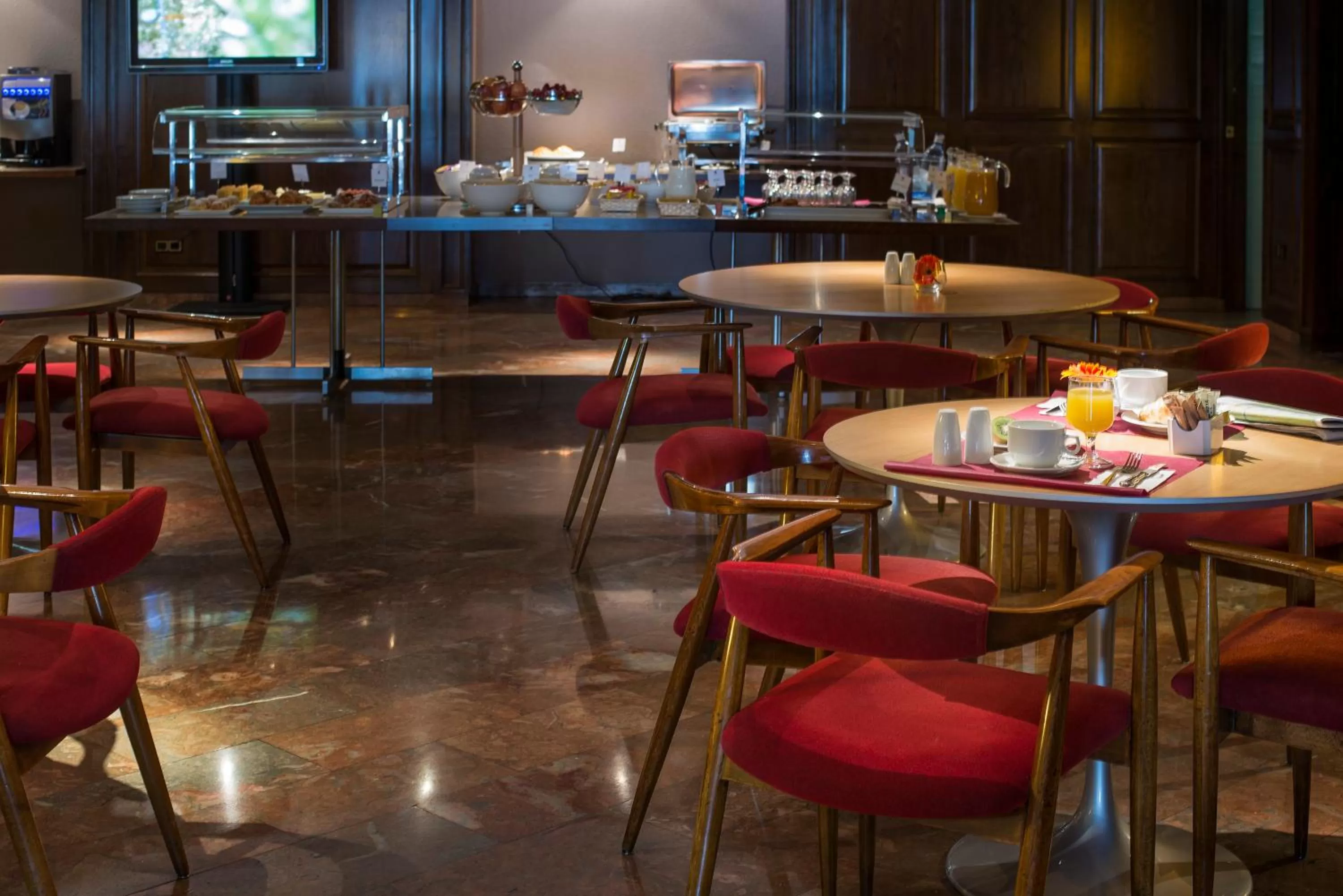 Restaurant/places to eat in Hotel Goya