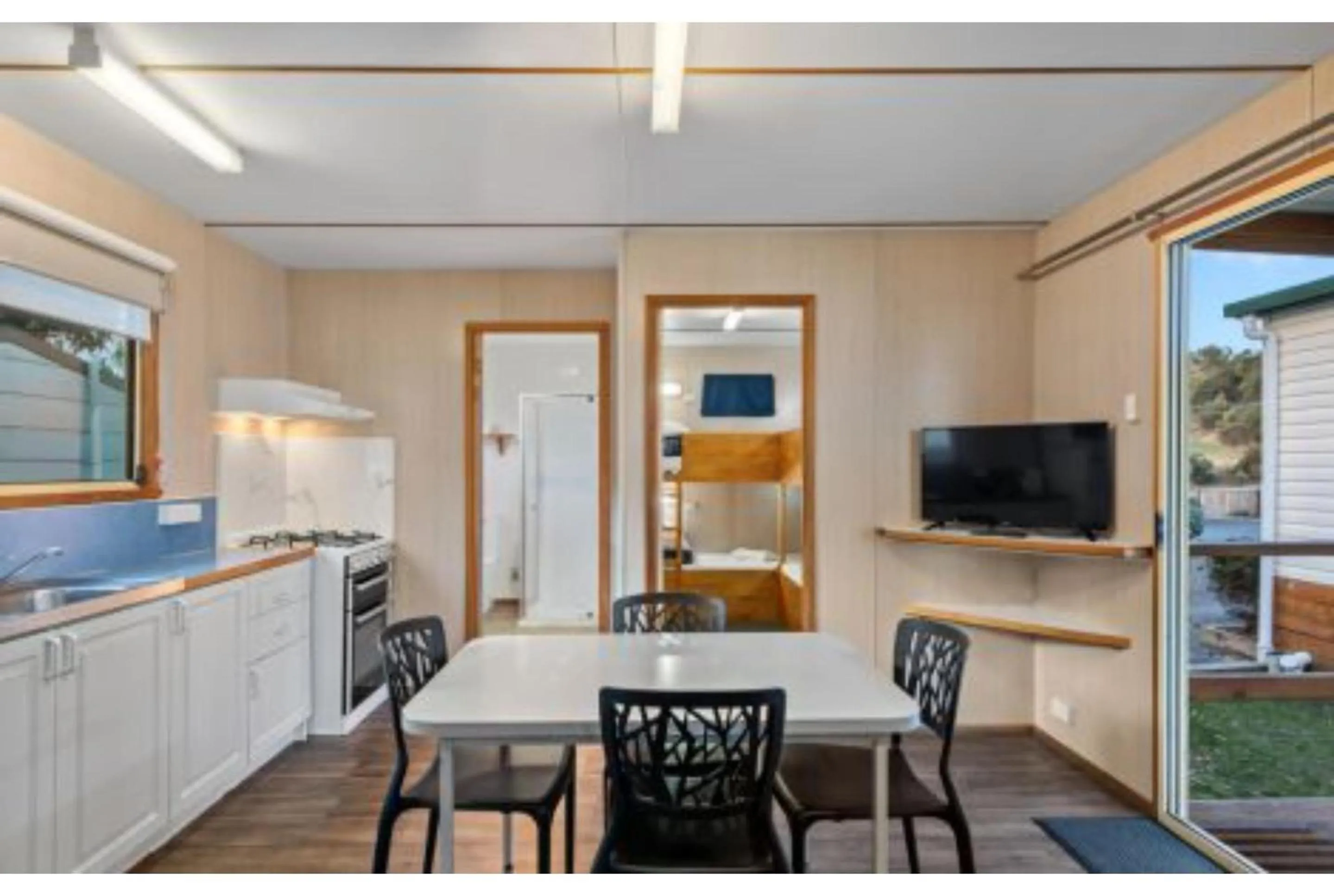 Standard 2 Bedroom Cabin in Discovery Parks - Hobart
