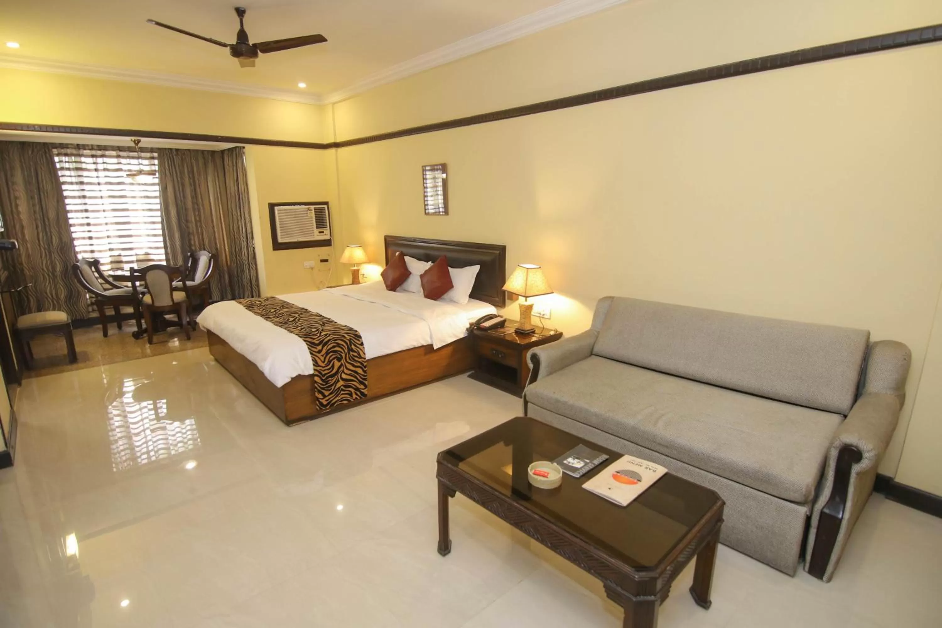 Photo of the whole room, Bed in Lytton Hotel