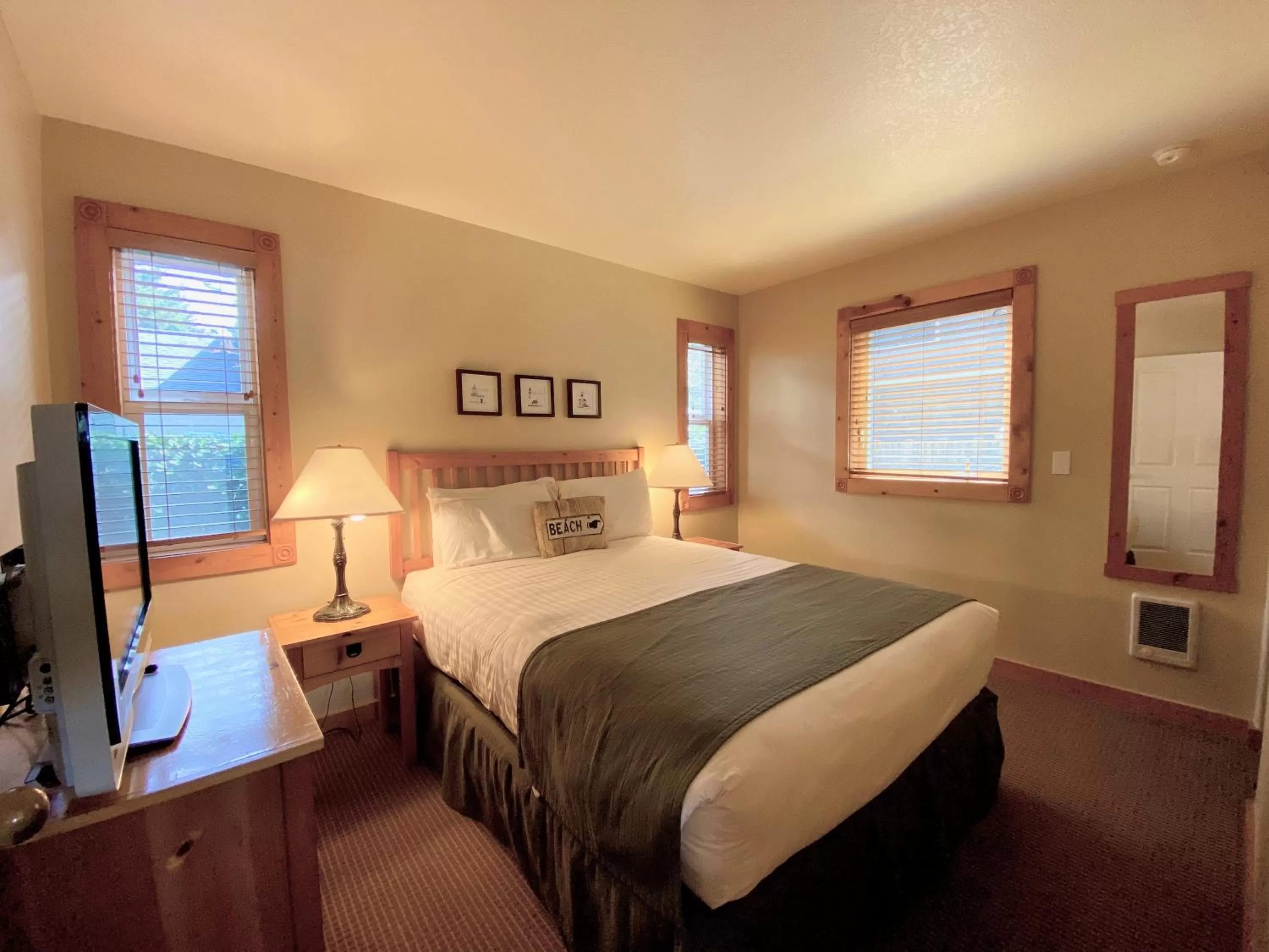 Bedroom, Bed in Lighthouse Inn