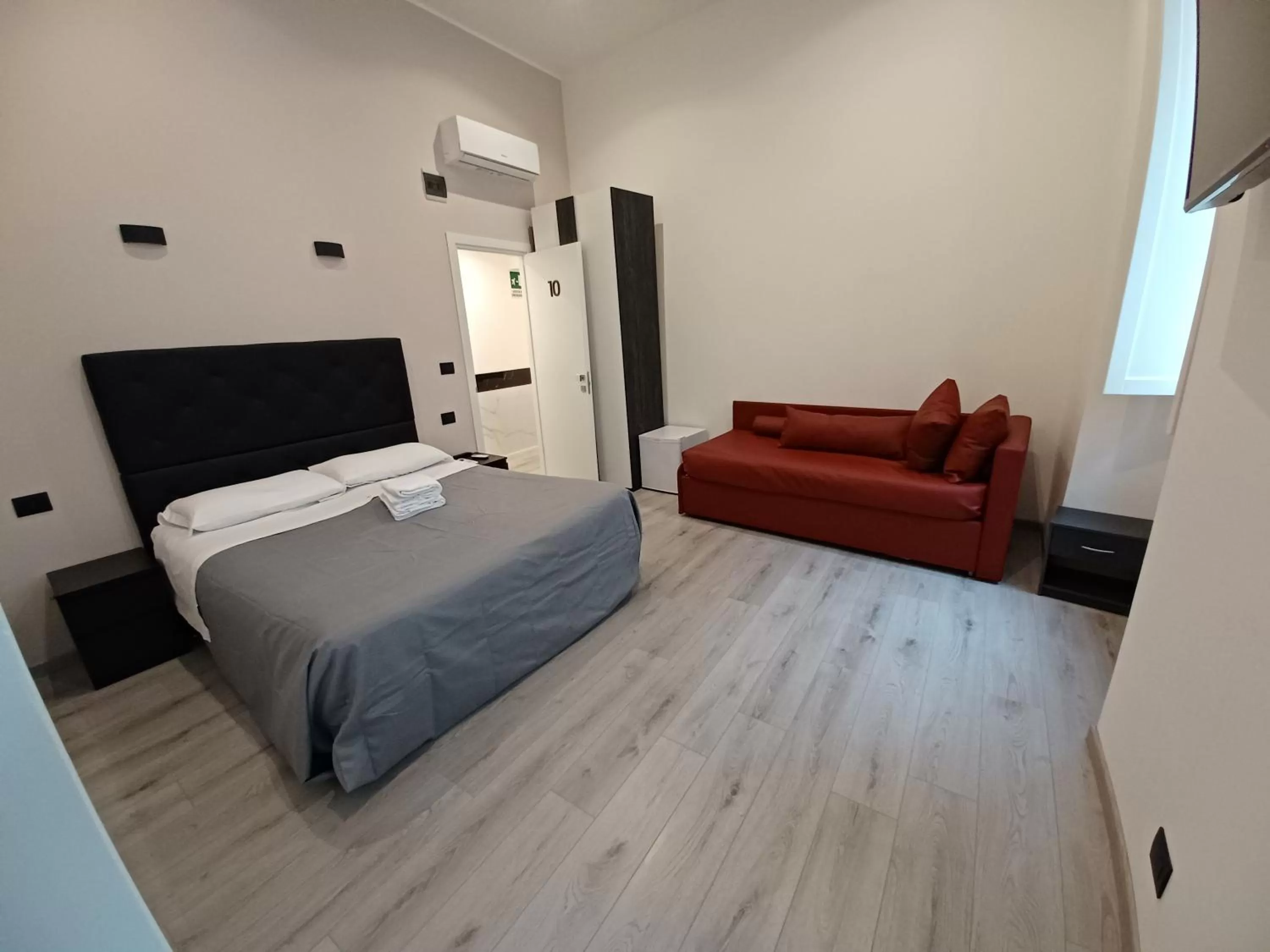 Bed in Hotel Mimosa Pantheon