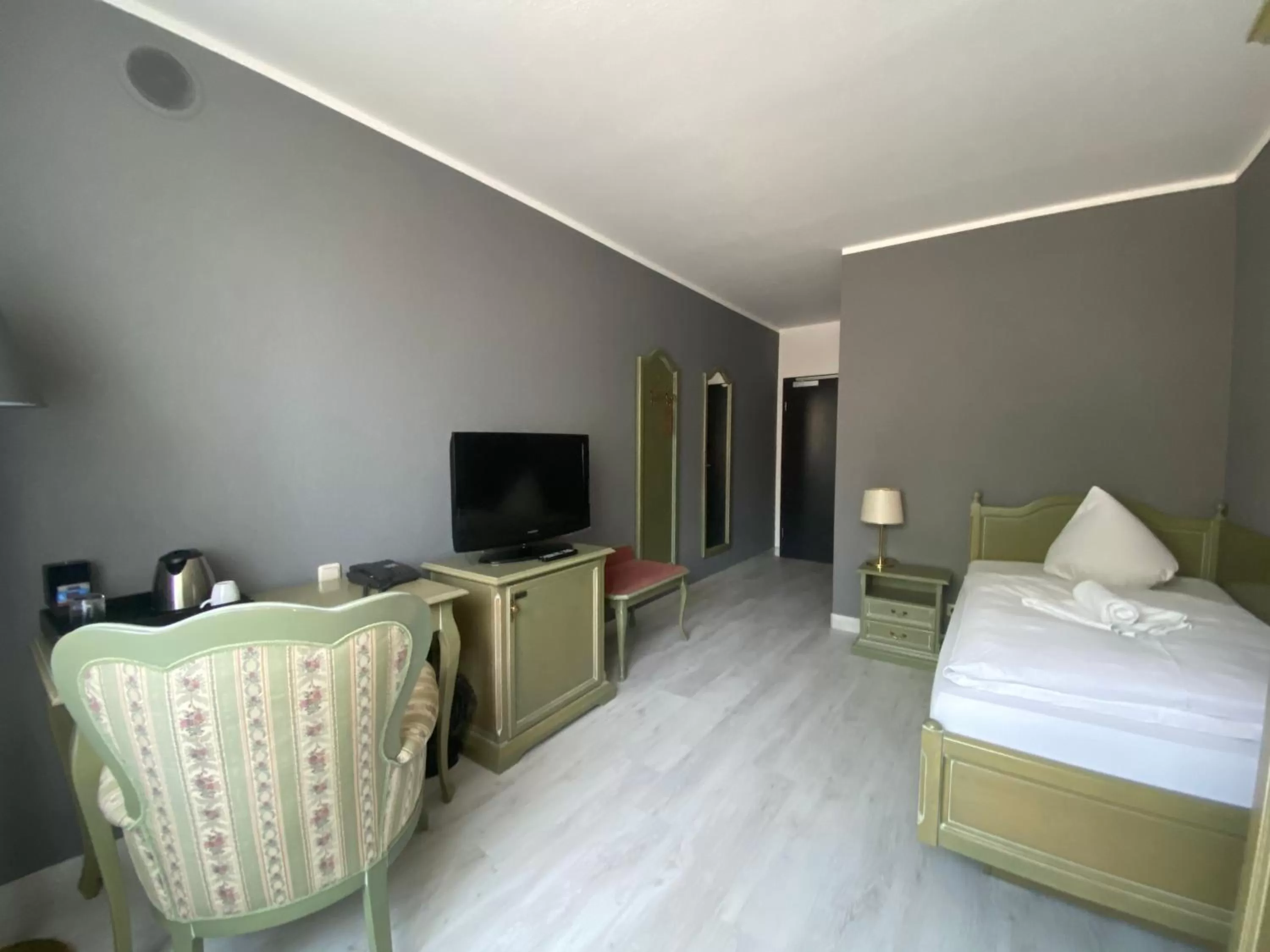 Decorative detail, Bed in SL'otel im Parforcehaus