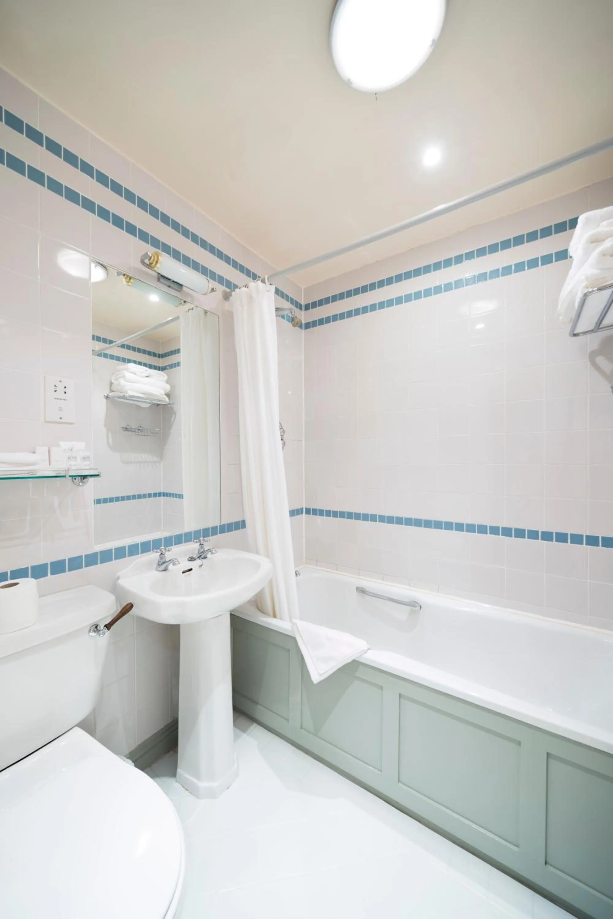 Bathroom in Aberdeen Lodge