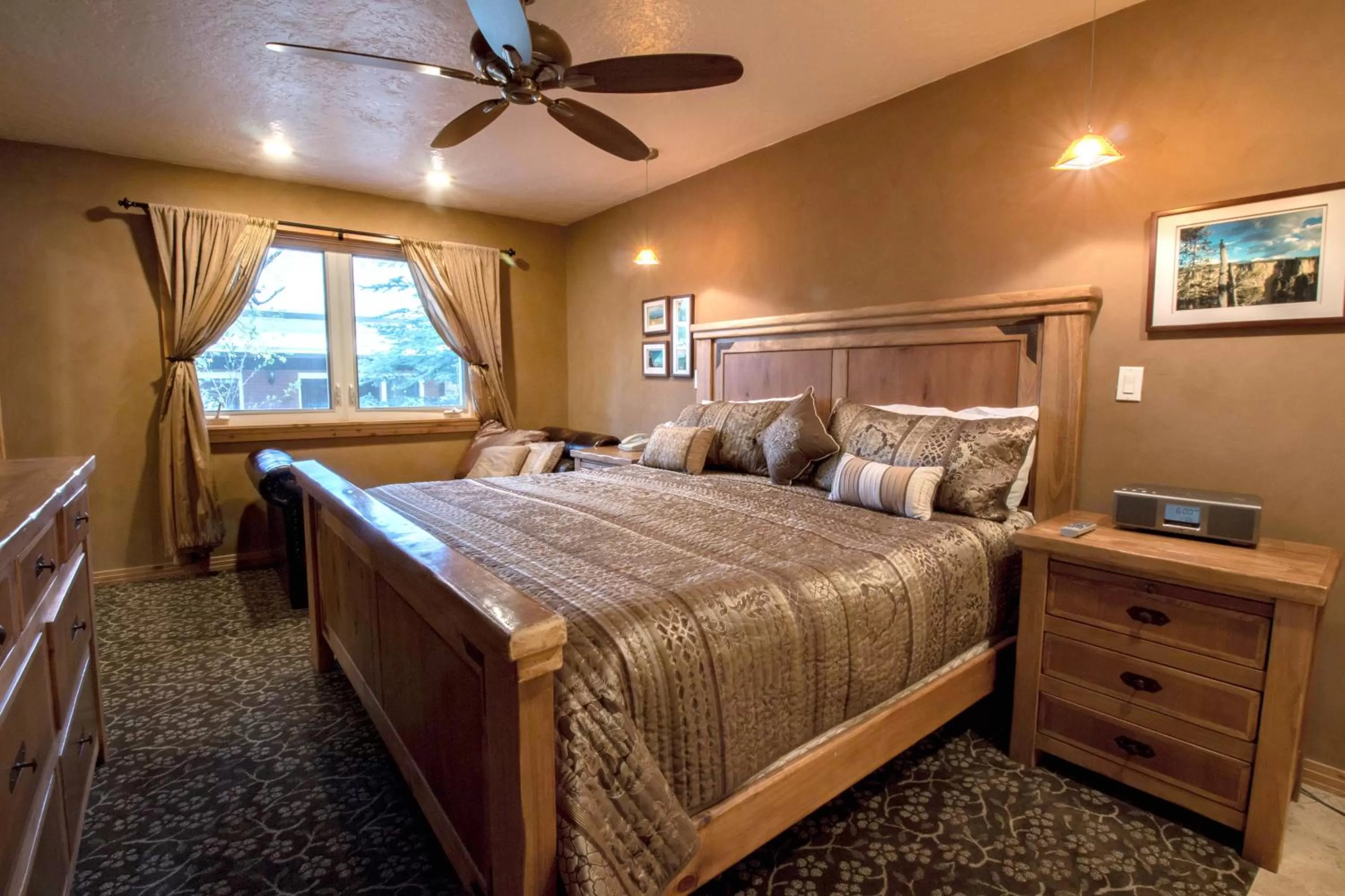 Bed in Treasure Mountain Inn