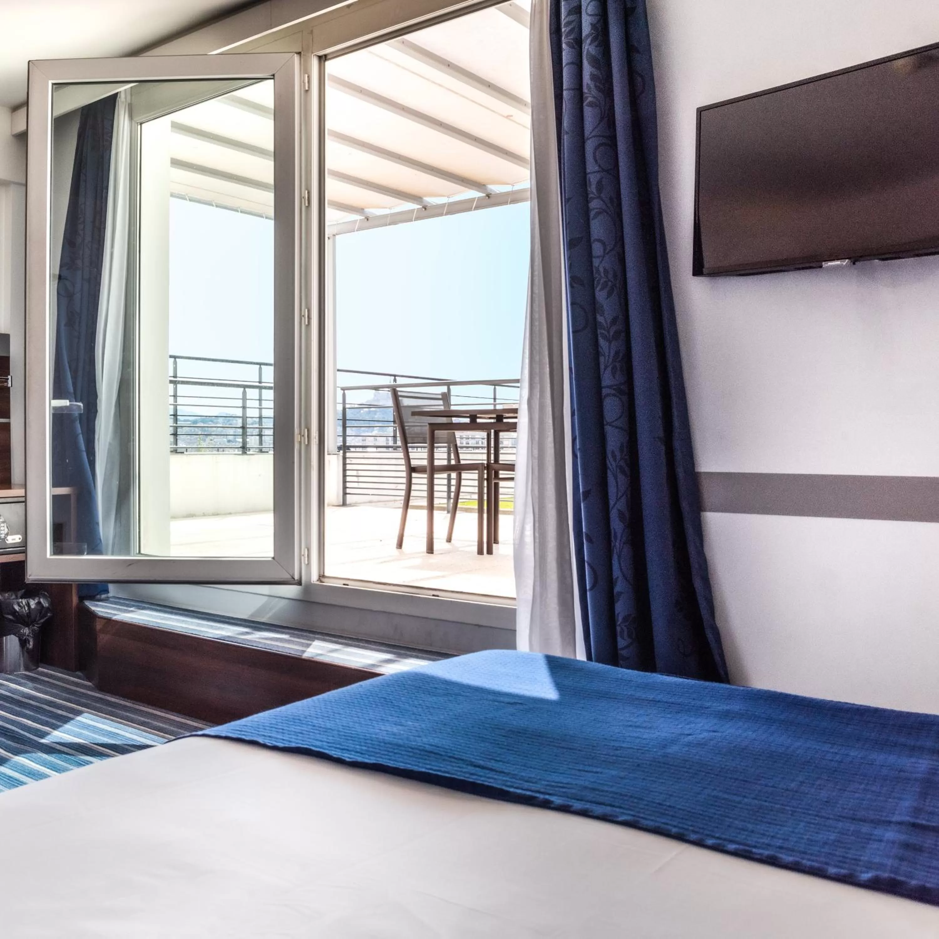 Photo of the whole room, Bed in Hôtel Marseille Centre Gare Saint-Charles