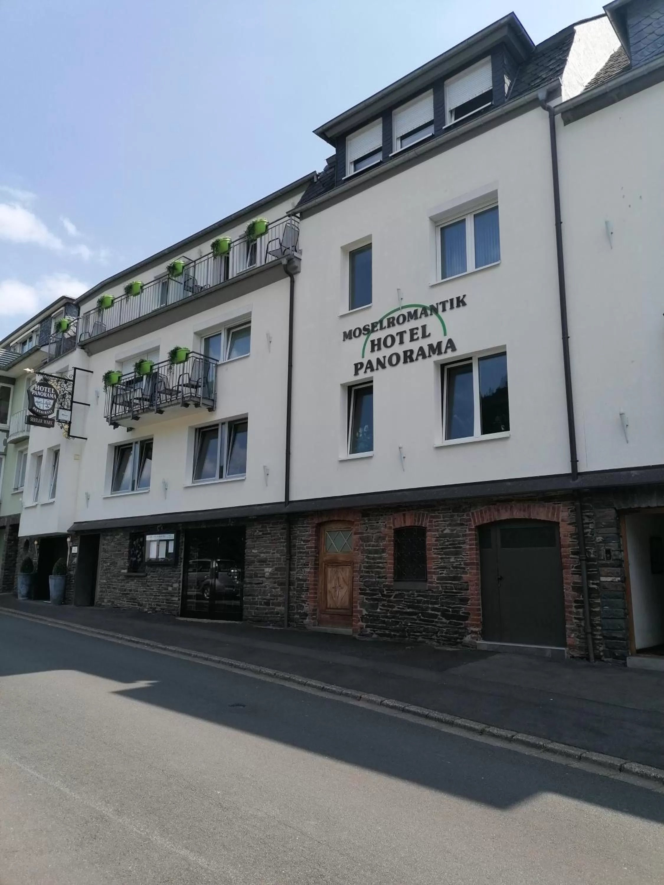 Property building in Moselromantik Hotel Am Panoramabogen