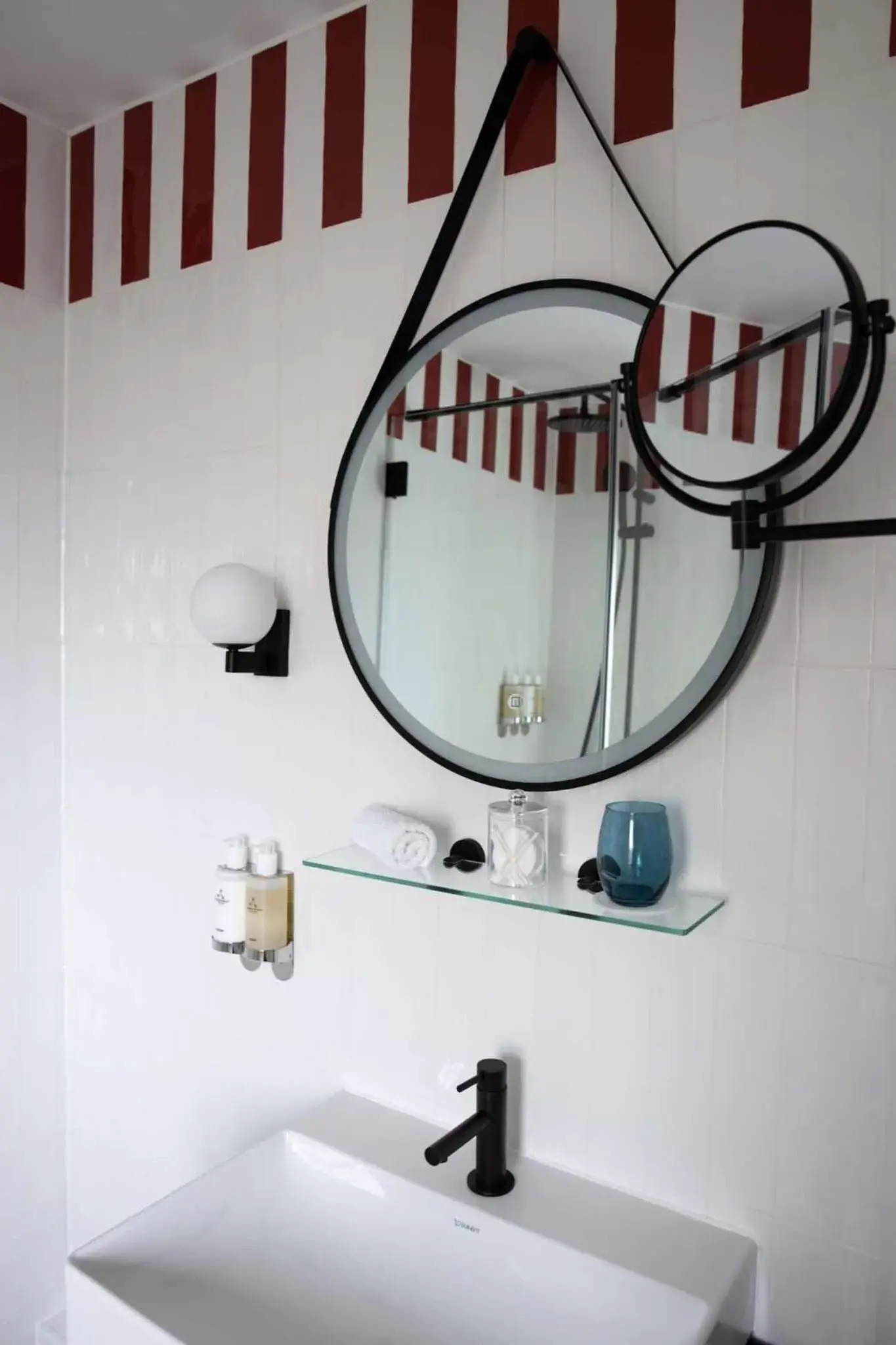 Seascape Accessible King in The Relais Cooden Beach and Spa Seascape Accessible King in The Relais Cooden Beach and Spa