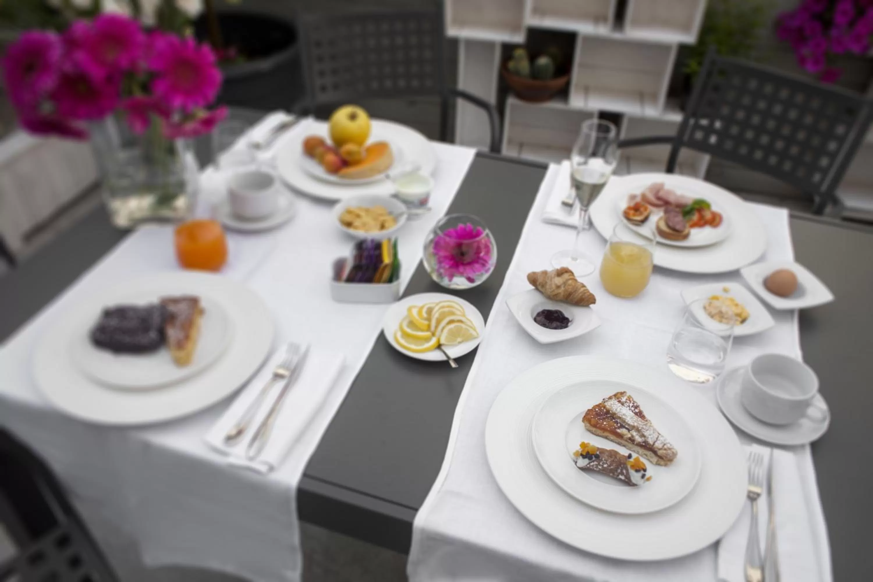 Food and drinks in Palazzo Brunaccini Boutique Hotel