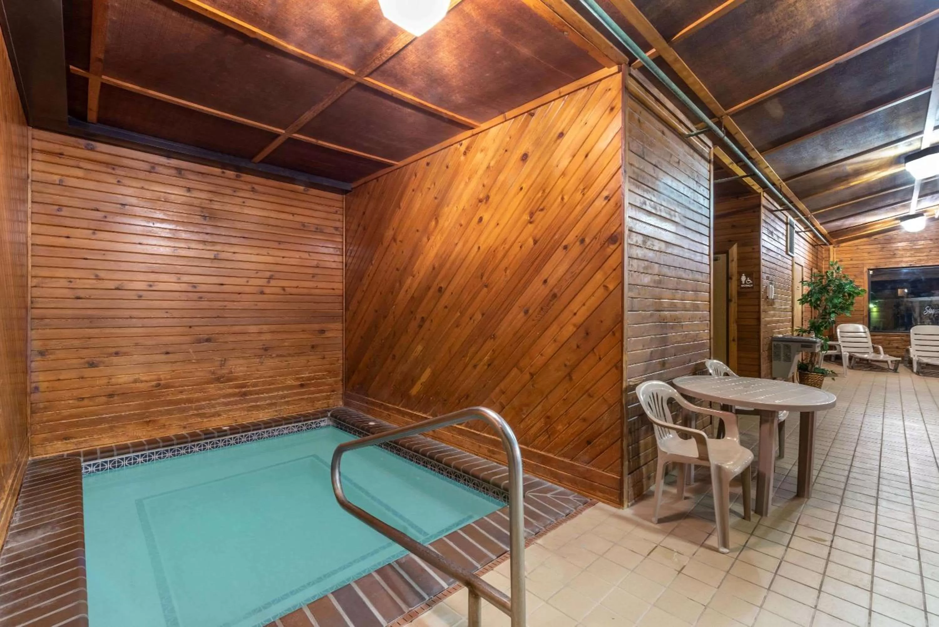 Hot Tub in Summerset Hotel and Suites Rapid City West