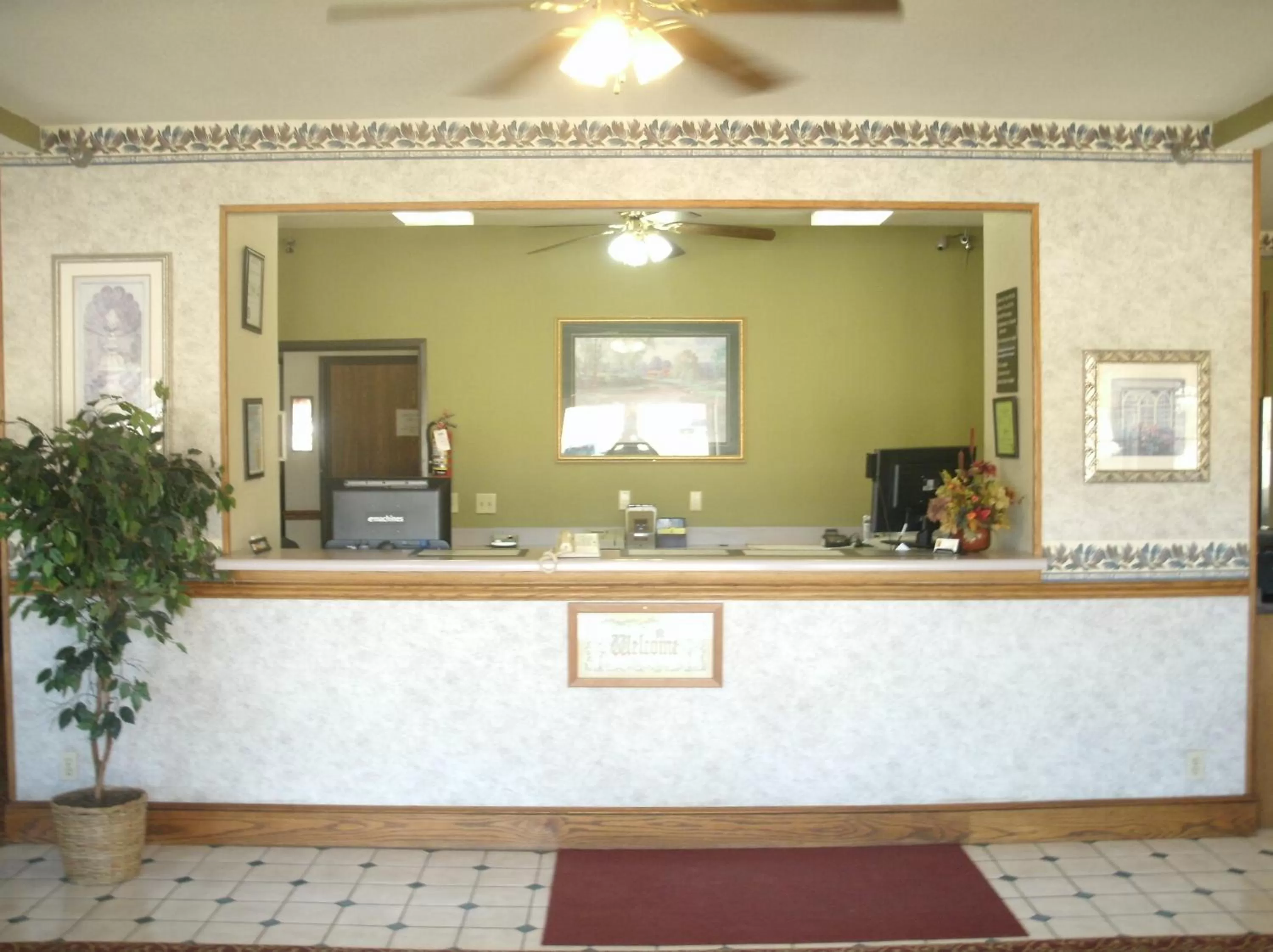 Lobby or reception in Super 8 by Wyndham Platte City Kansas City Area