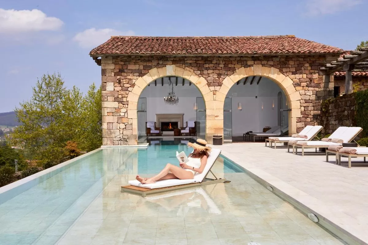 Swimming pool in Helguera Palacio Boutique & Antique