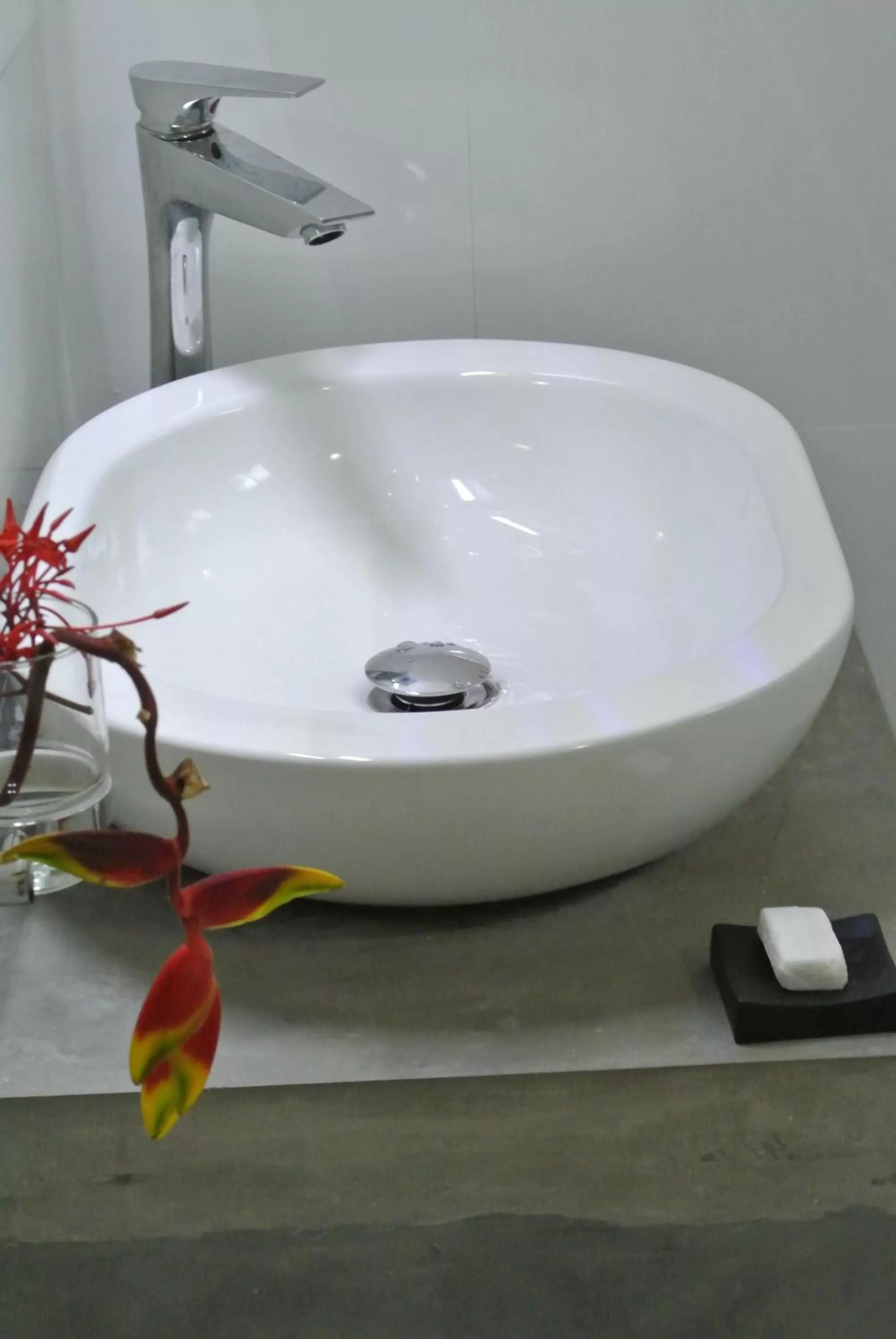 Bathroom in "27" Spathodea- Oasis in the City