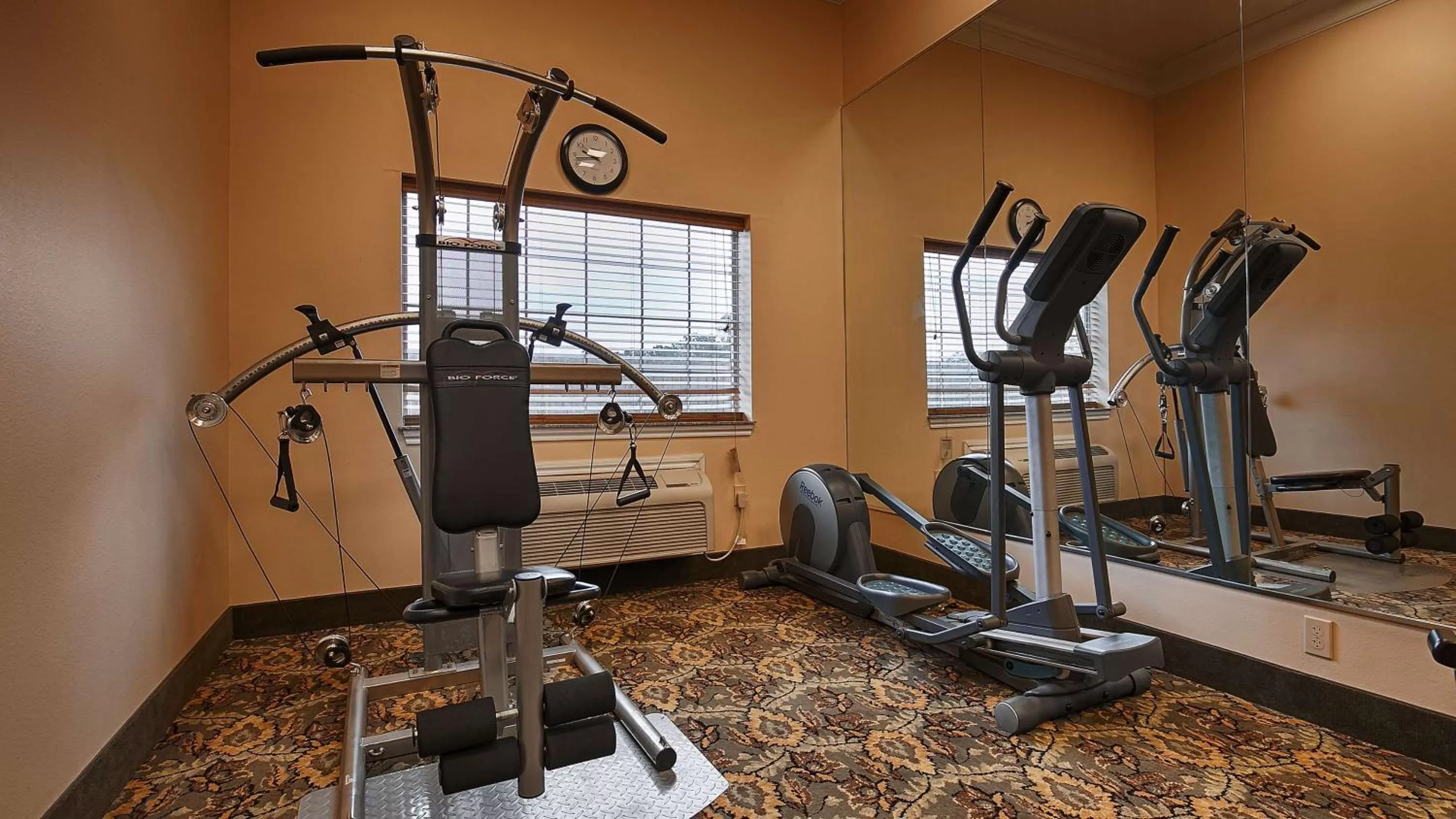 Fitness centre/facilities in Best Western Plus New Caney Inn & Suites