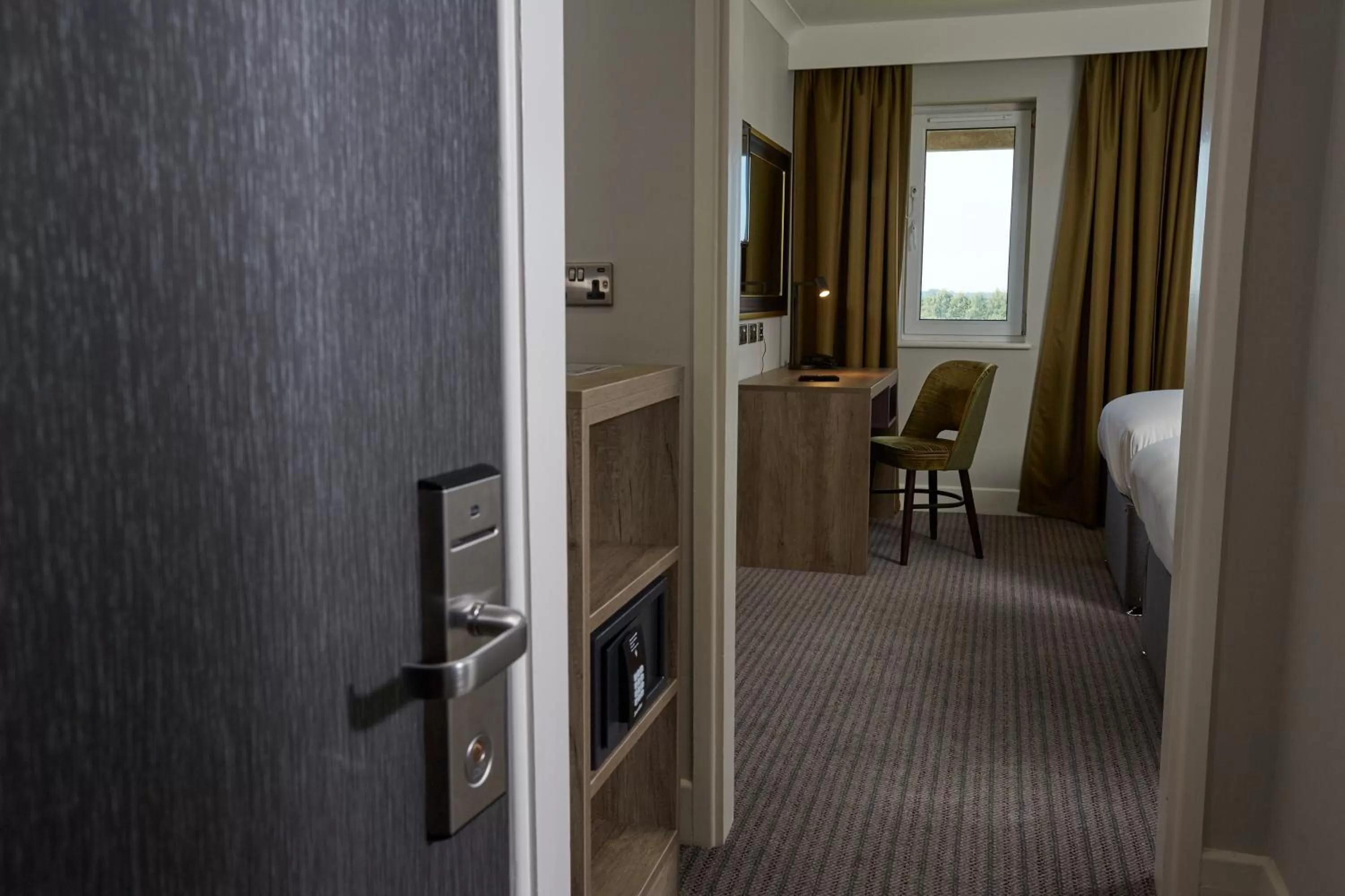 Bedroom, Bed in Wychwood Park Hotel and Golf Club