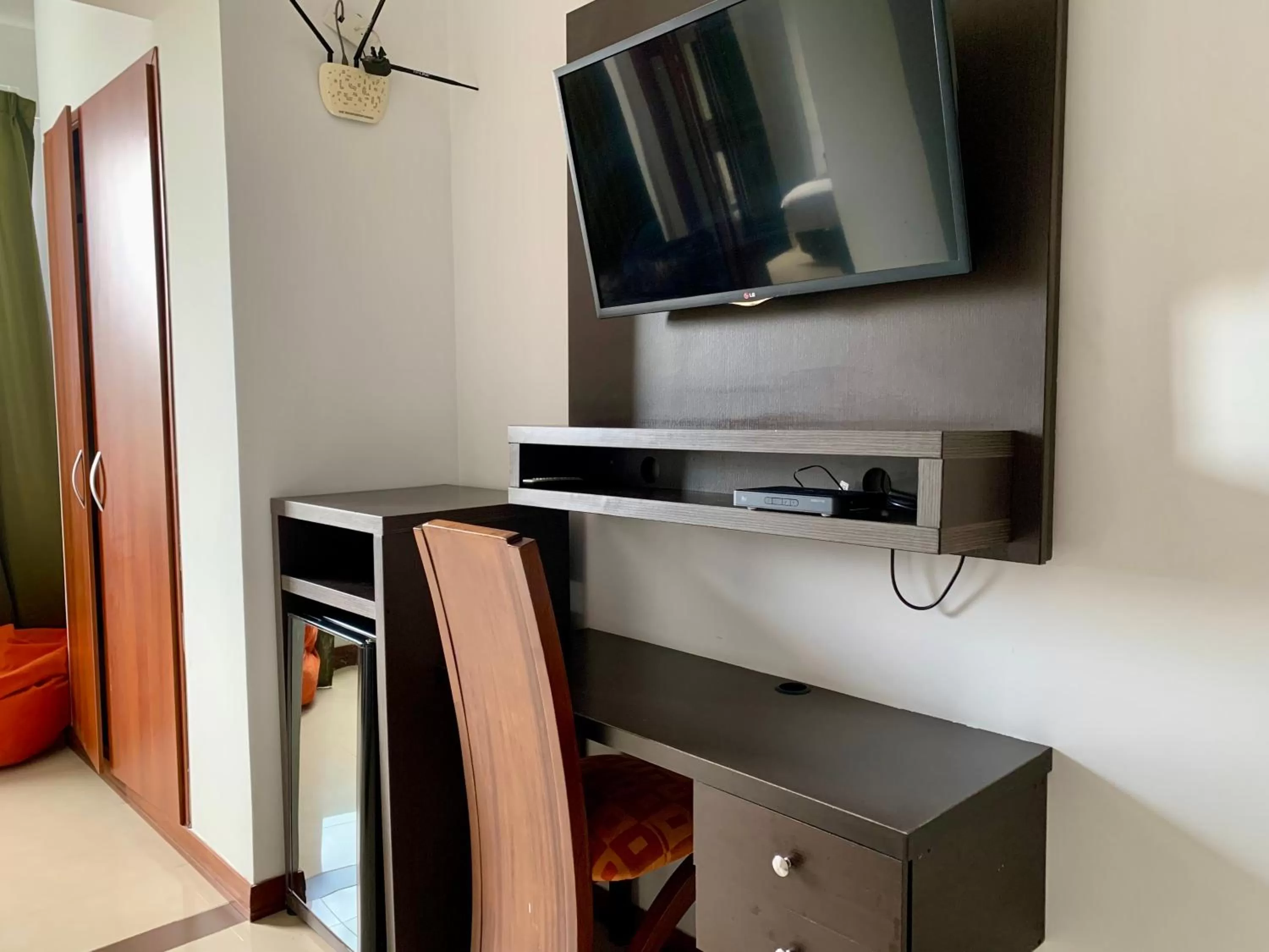 TV and multimedia, TV/Entertainment Center in Hotel Serenity Suites Casa Boutique