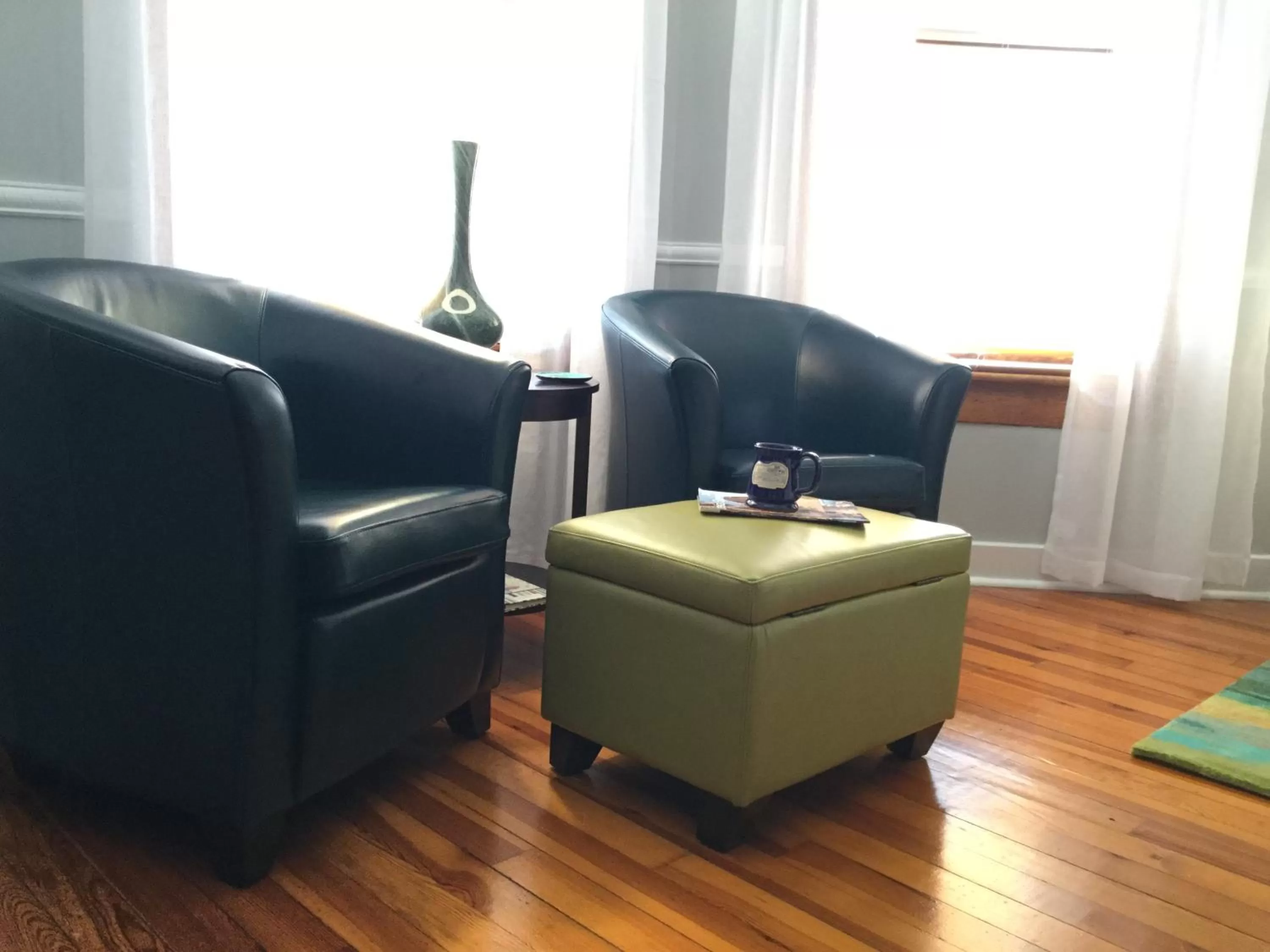 Living room in Heartstone Inn