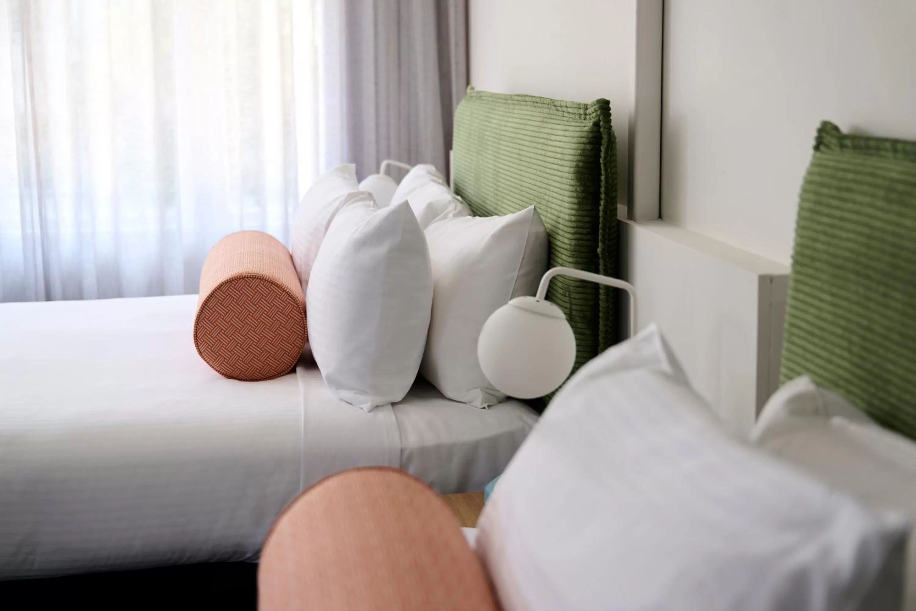 Bed in Baileys Parkside Motel by VetroBlu