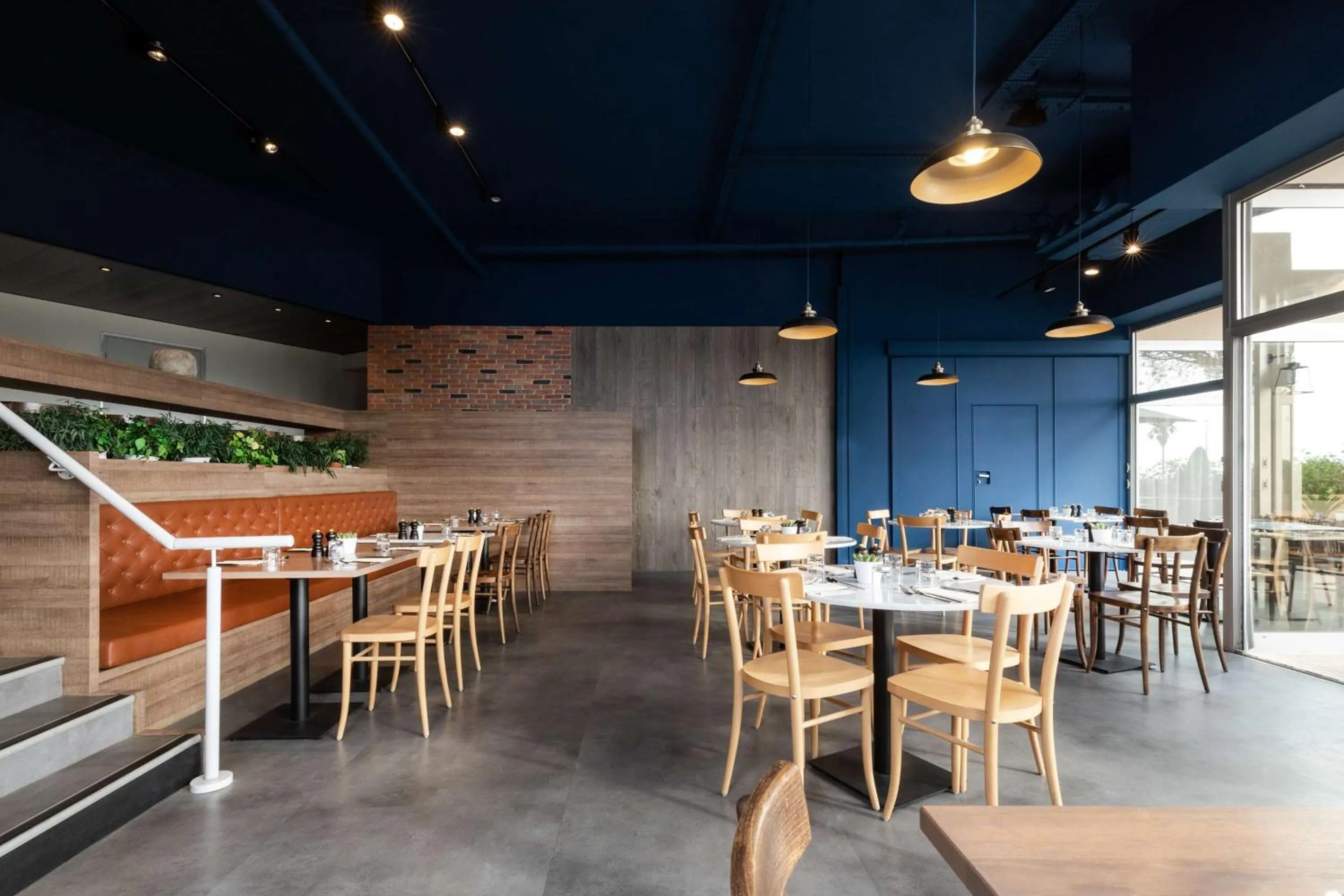 Restaurant/places to eat in Radisson Hotel Nice Airport