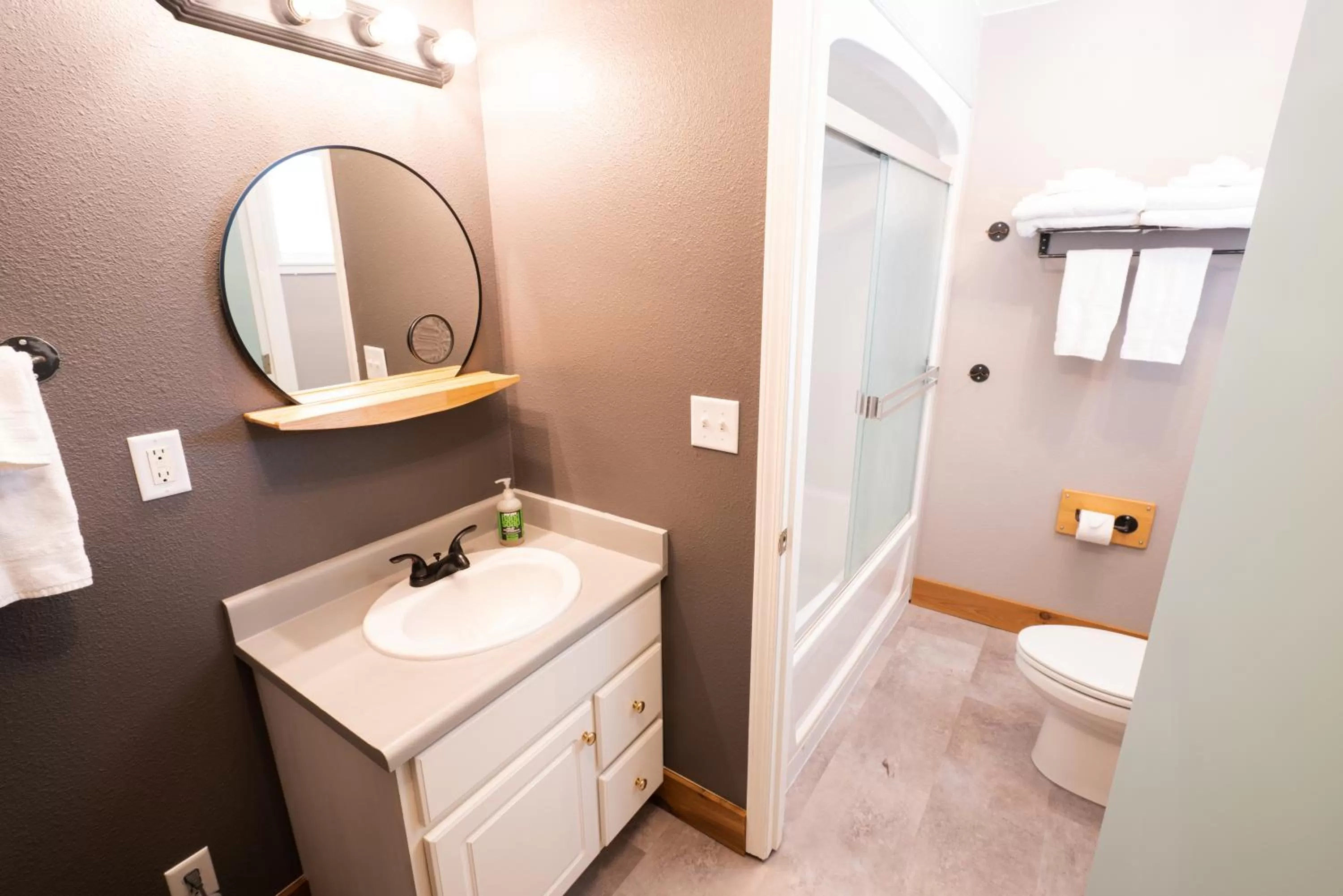 Bathroom in Summit View Inn