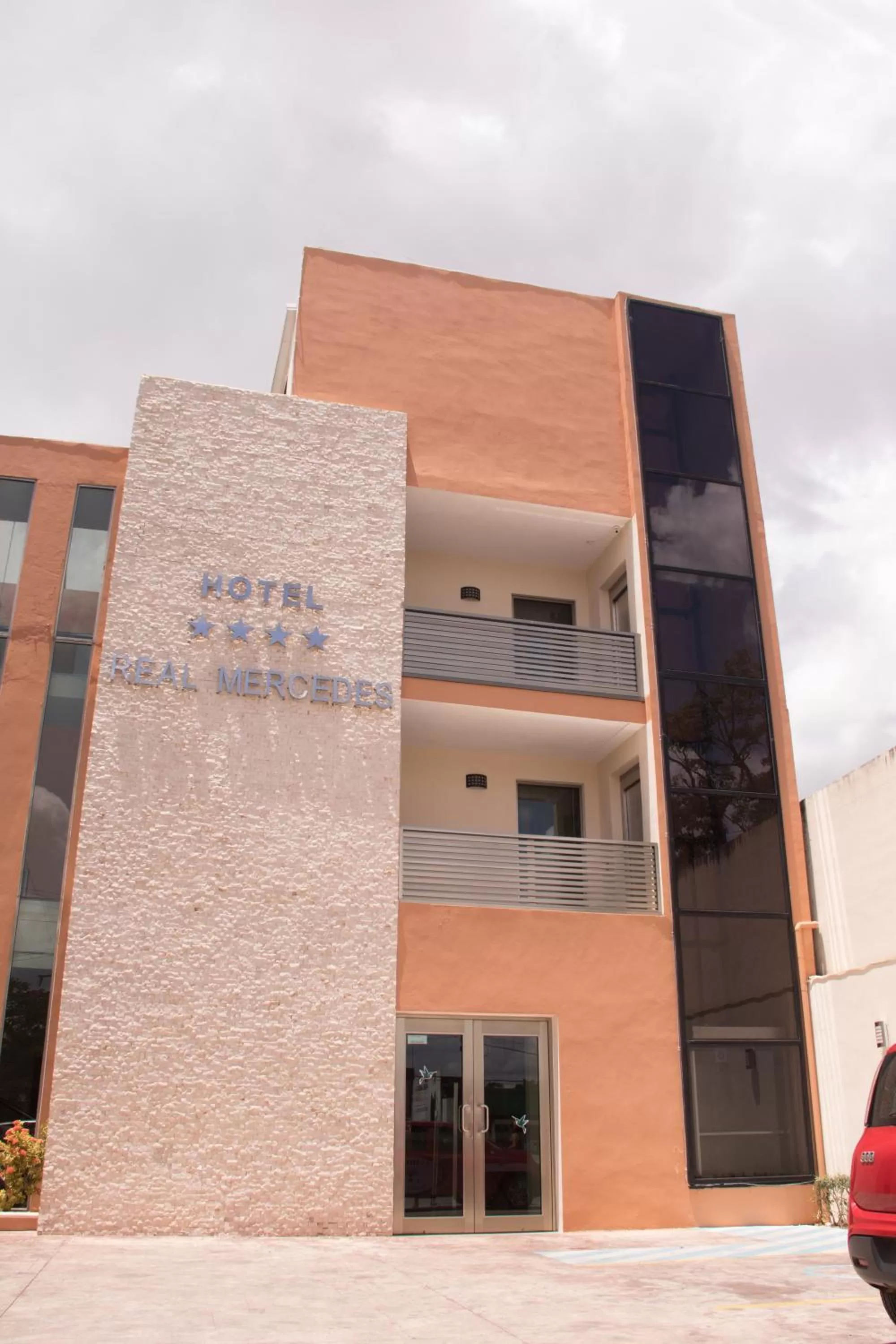 Property building in Hotel Real Mercedes