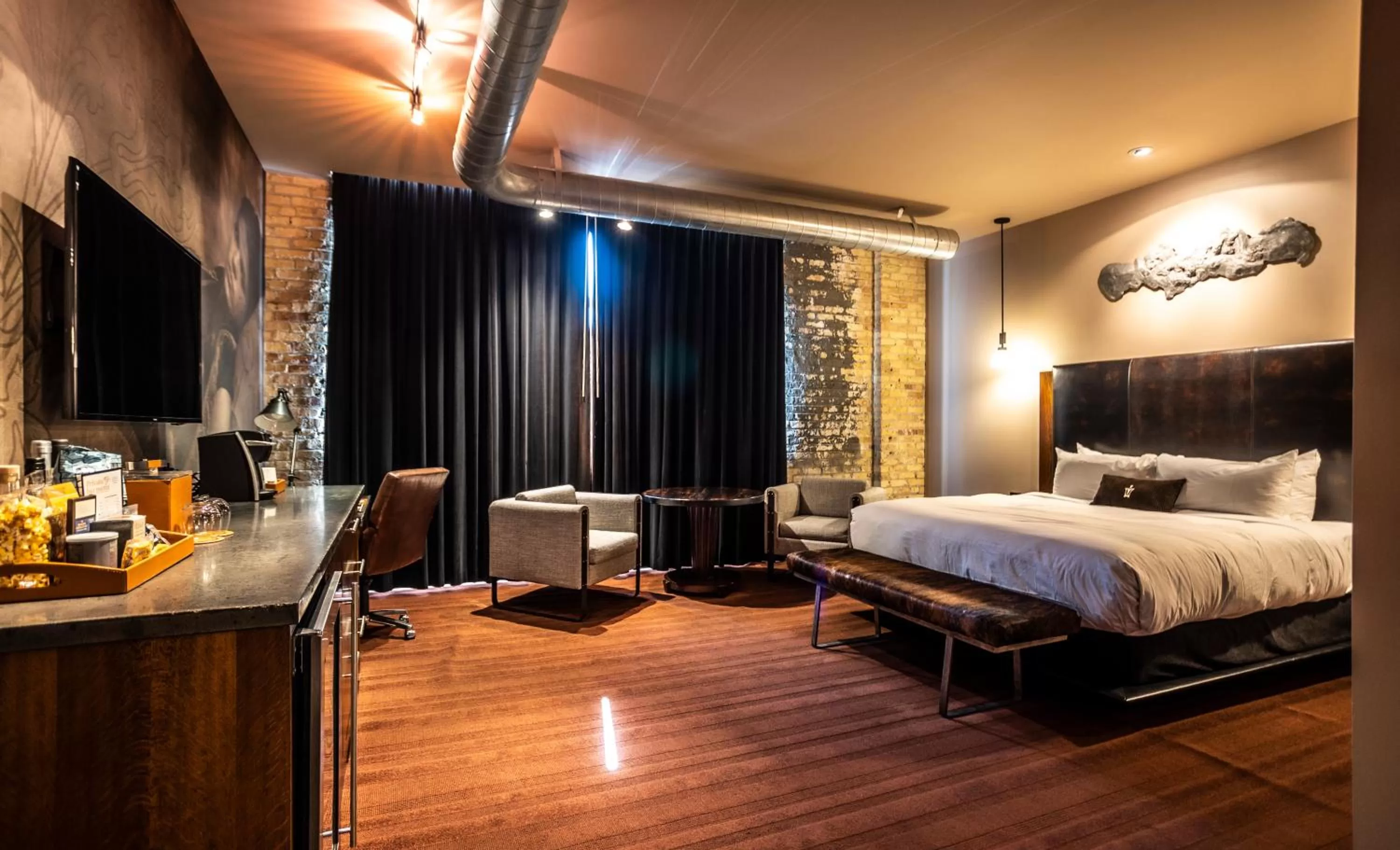 Bedroom, Bed in The Iron Horse Hotel